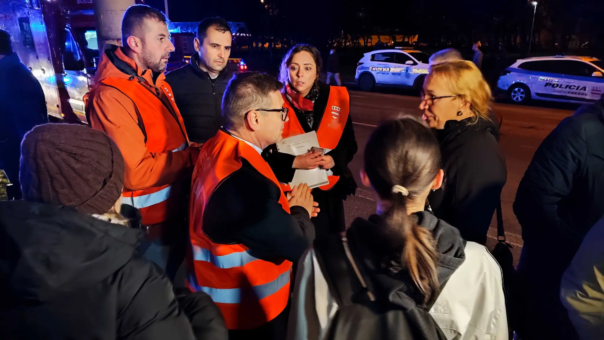 V noci na miesto prišiel aj novozvolený primátor František Oľha