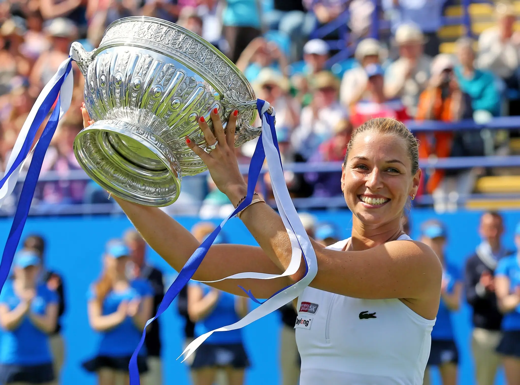 Dominika Cibulková sa teší z titulu WTA na turnaji v Eastbourne.