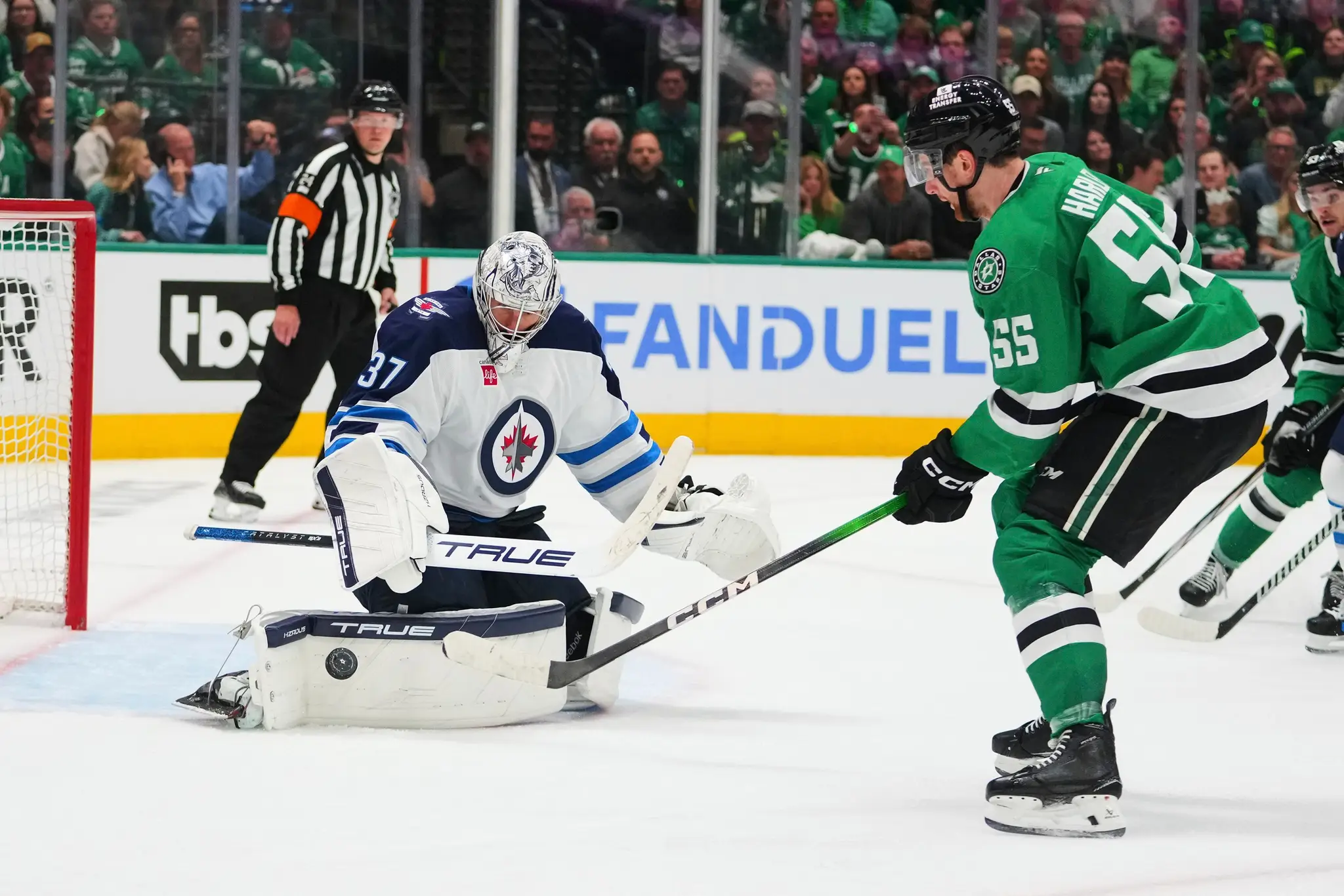 Dallas sa ujal vedia v sérii proti Winnipegu.