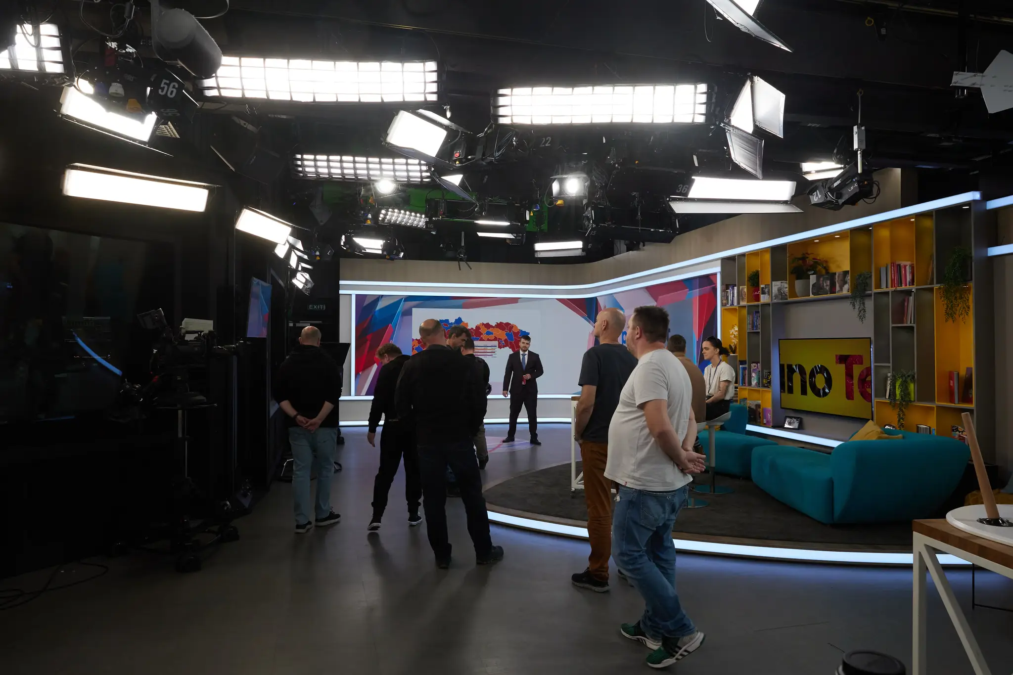 Prípravy na volebnú noc s Adelom Ghannamom.