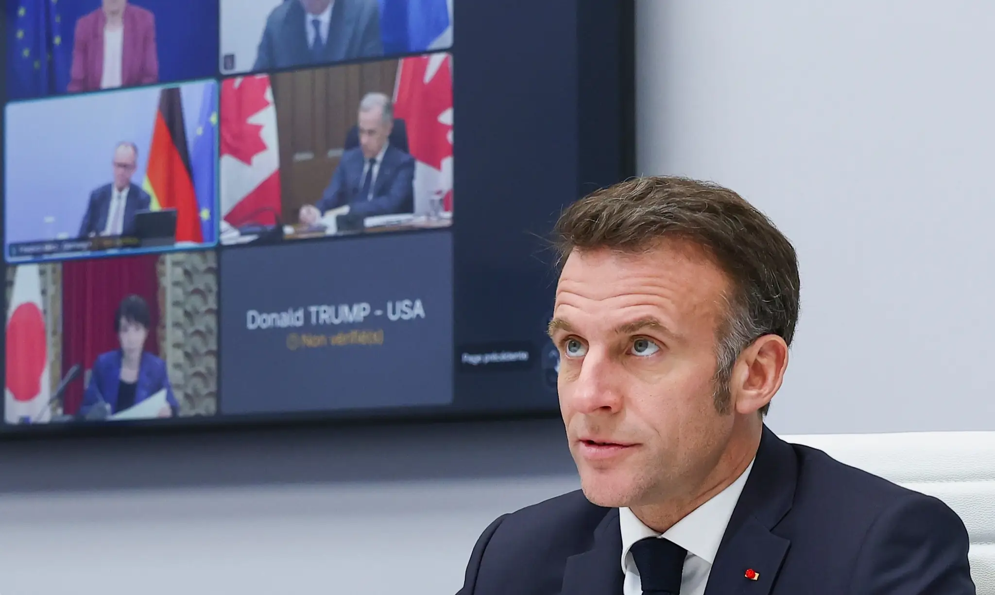 Na snímke francúzsky prezident Emmanuel Macron predsedá videokonferencii lídrov G7, na ktorej sa diskutuje o dopadoch vojny v Iráne na svetovú ekonomiku.