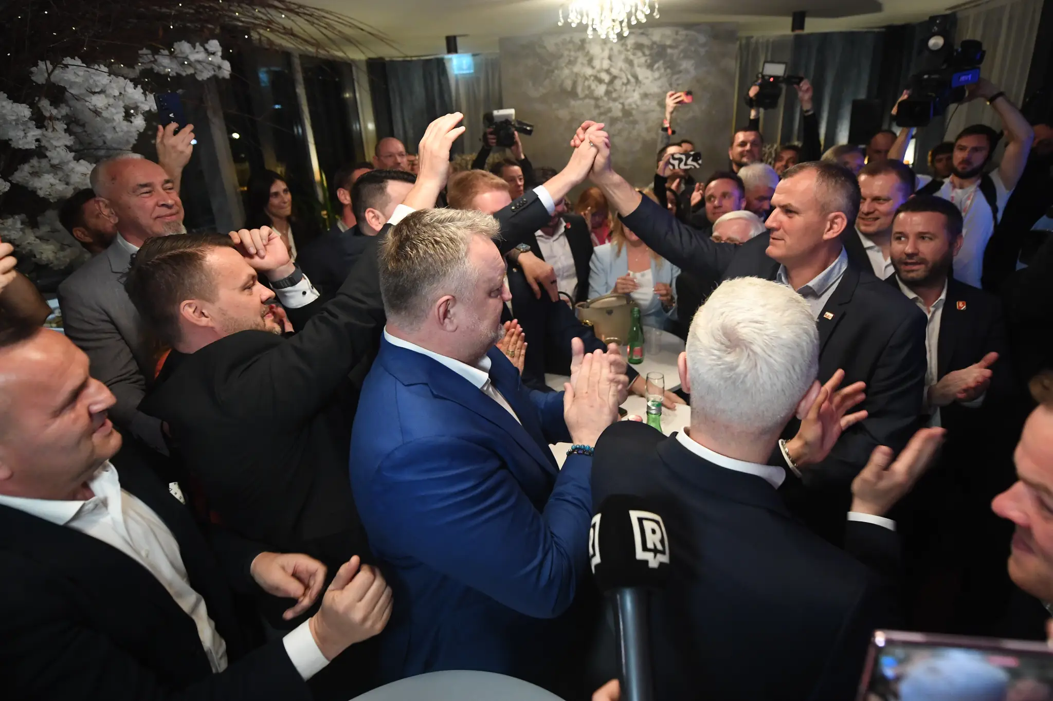 Oslavy vo volebnej centrále Petra Pellegriniho