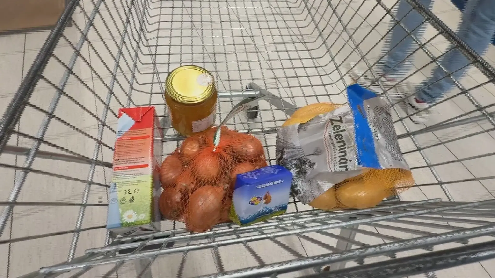 Prispieva znížená DPH k nižšej cene potravín