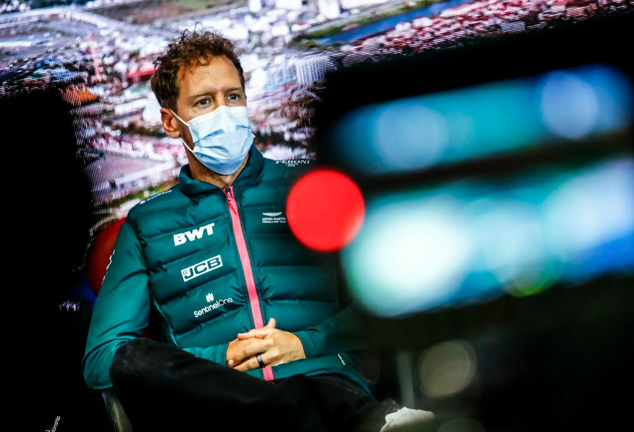 Nemecký pilot Formuly 1 Sebastian Vettel z tímu Aston Martin.
