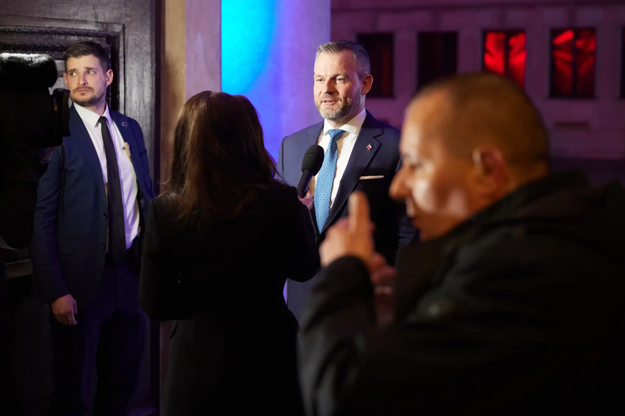Kandidát na prezidenta Peter Pellegrini odpovedá na otázky novinárov pred televíznym duelom.