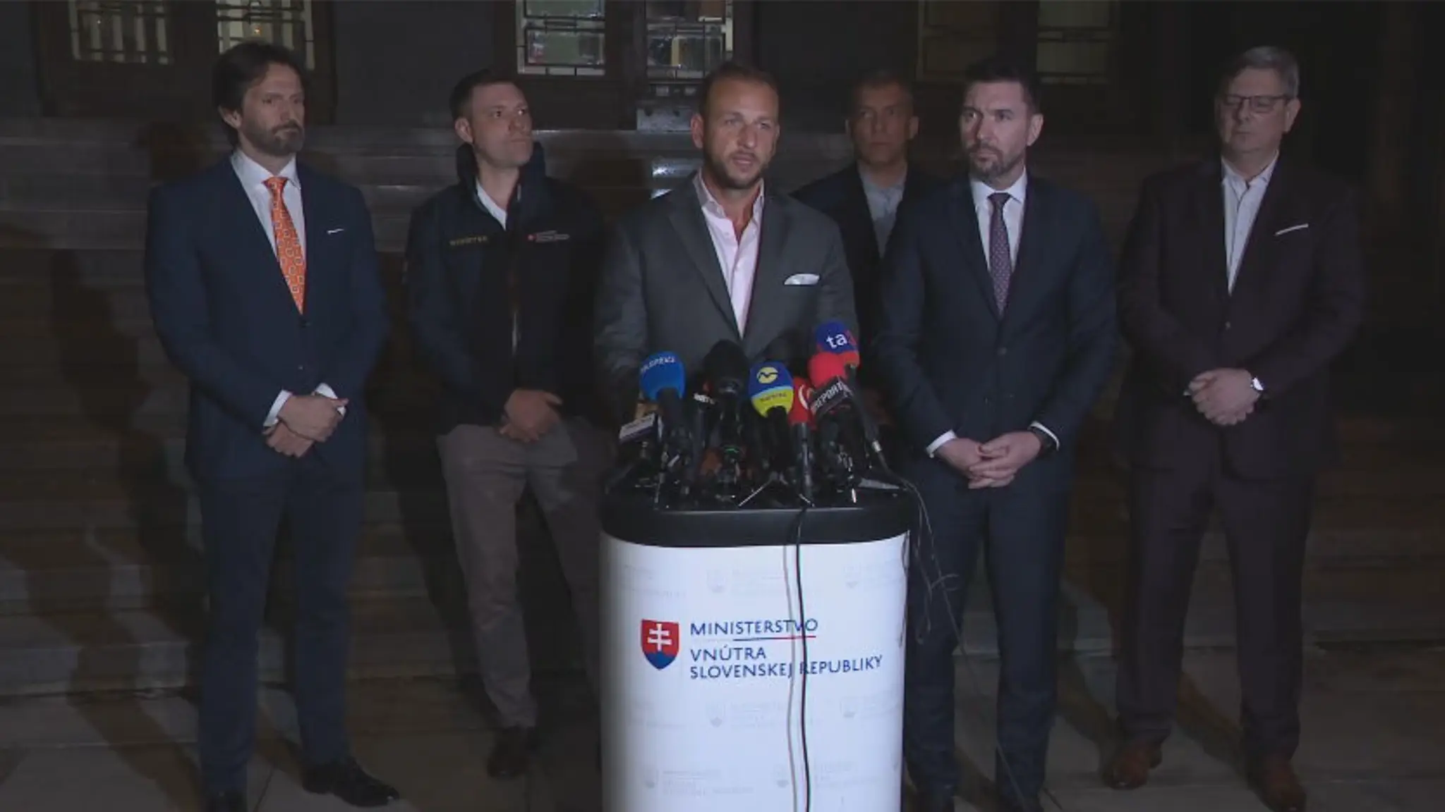 Ministri po zasadnutí krízového štábu
