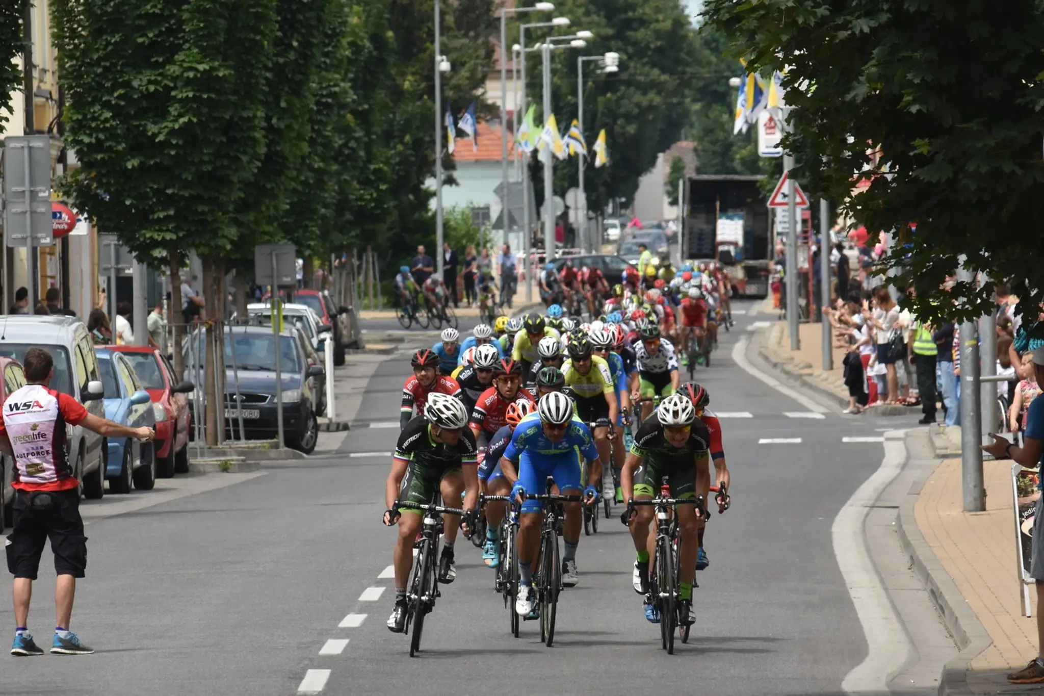 Pelotón počas piatej záverečnej etapy 60. ročníka cyklistických pretekov Okolo Slovenska.