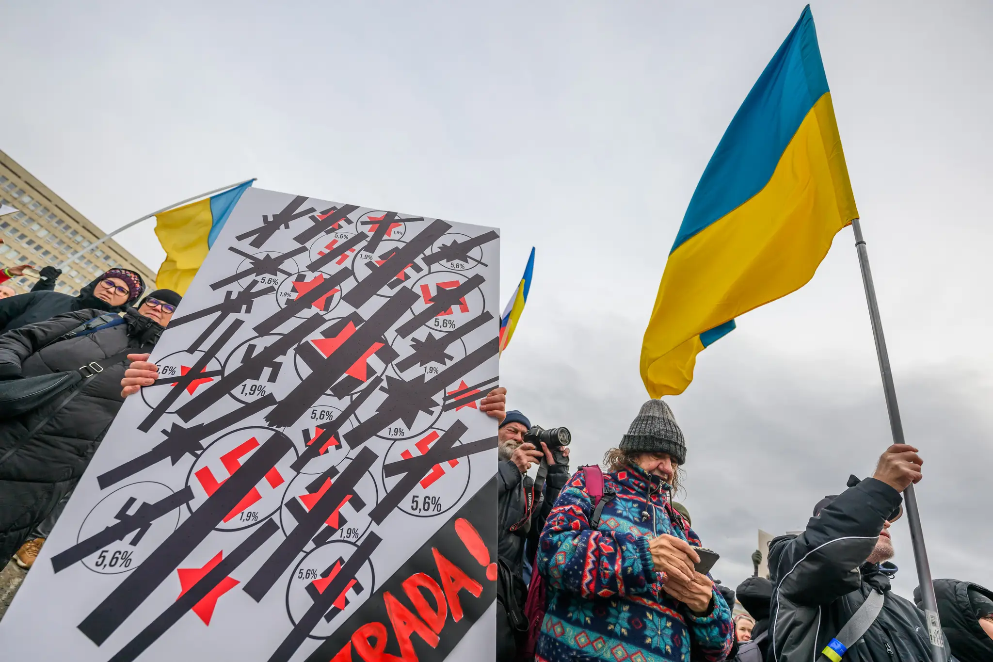 Protest proti nedeľnej (22. 12.) návšteve predsedu vlády SR Roberta Fica (Smer-SD) v Moskve na Námestí slobody v Bratislave v pondelok 23. decembra 2024.