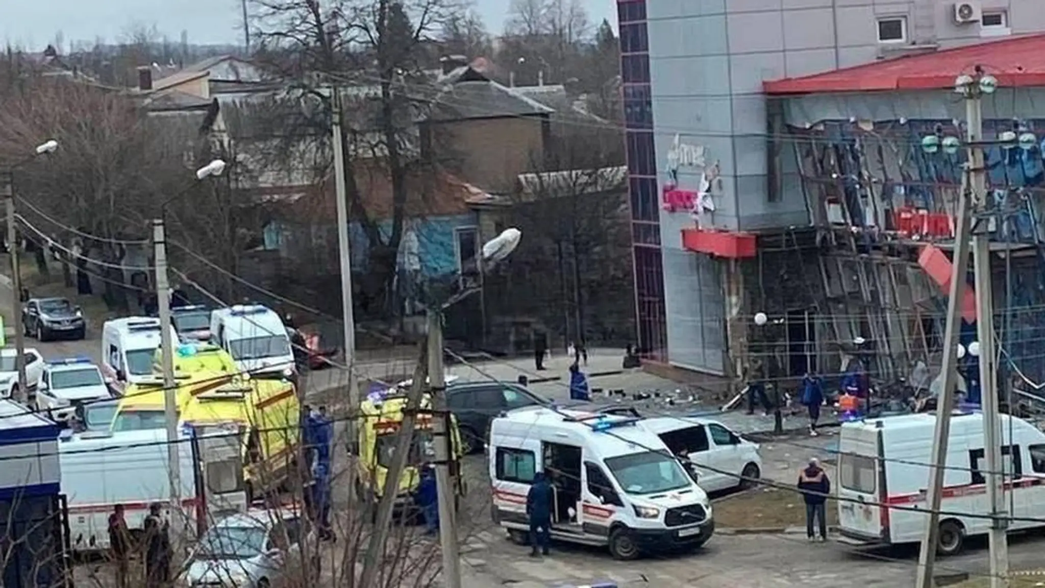 Nákupné centrum v Belgorode po raketovom útoku.