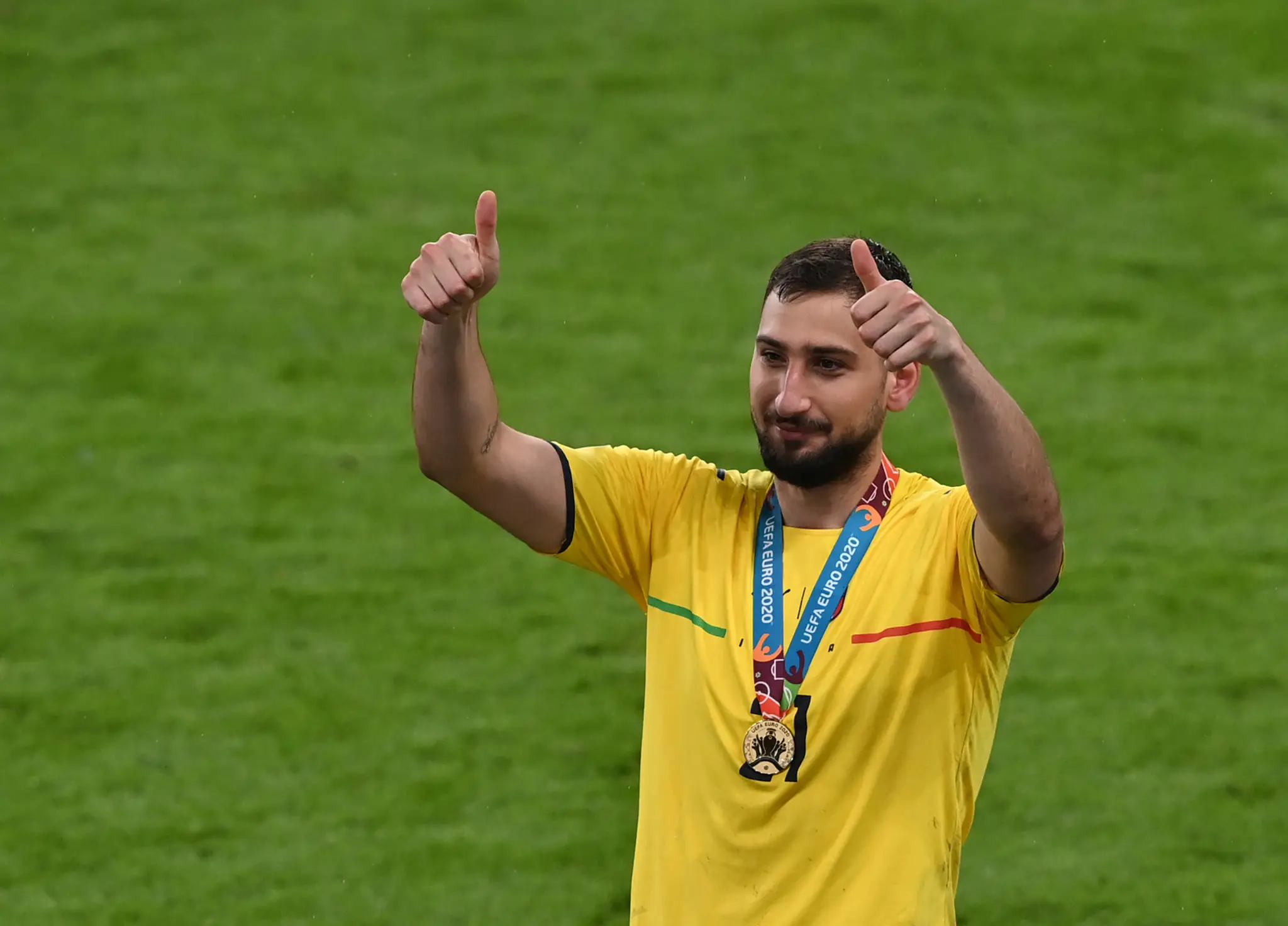 Taliansky brankár Gianluigi Donnarumma reaguje po triumfe vo finále ME.