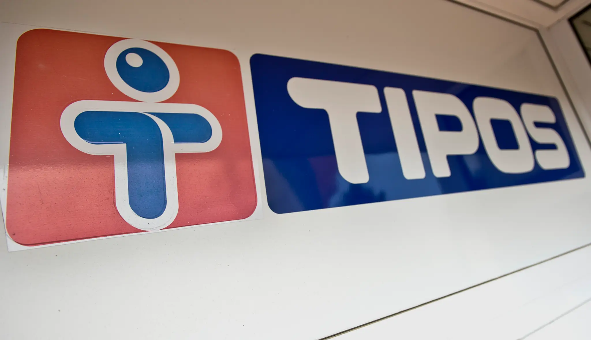 Logo spoločnosti TIPOS - ilustračná foto 