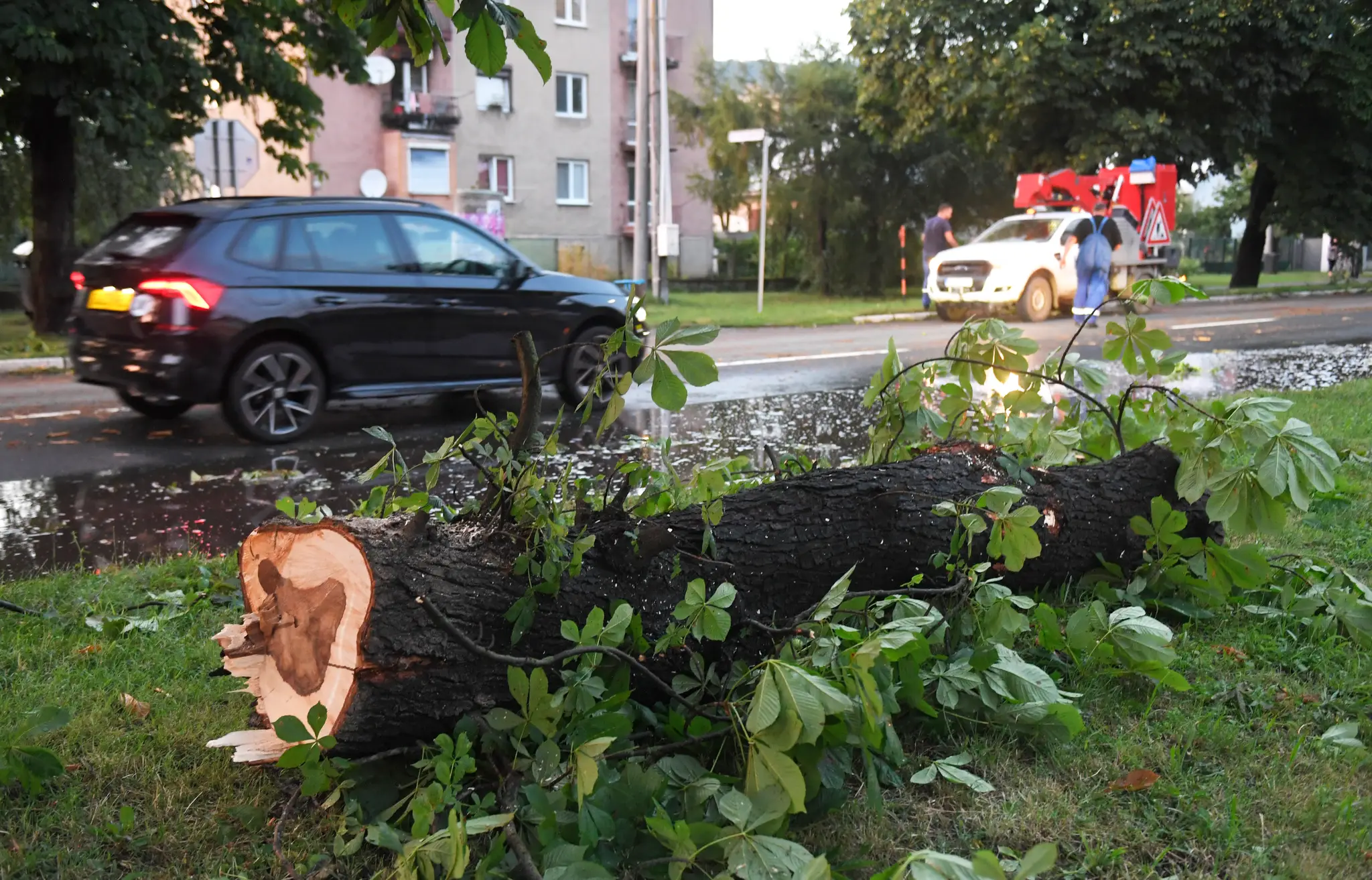 Silná búrka v meste Strážske.