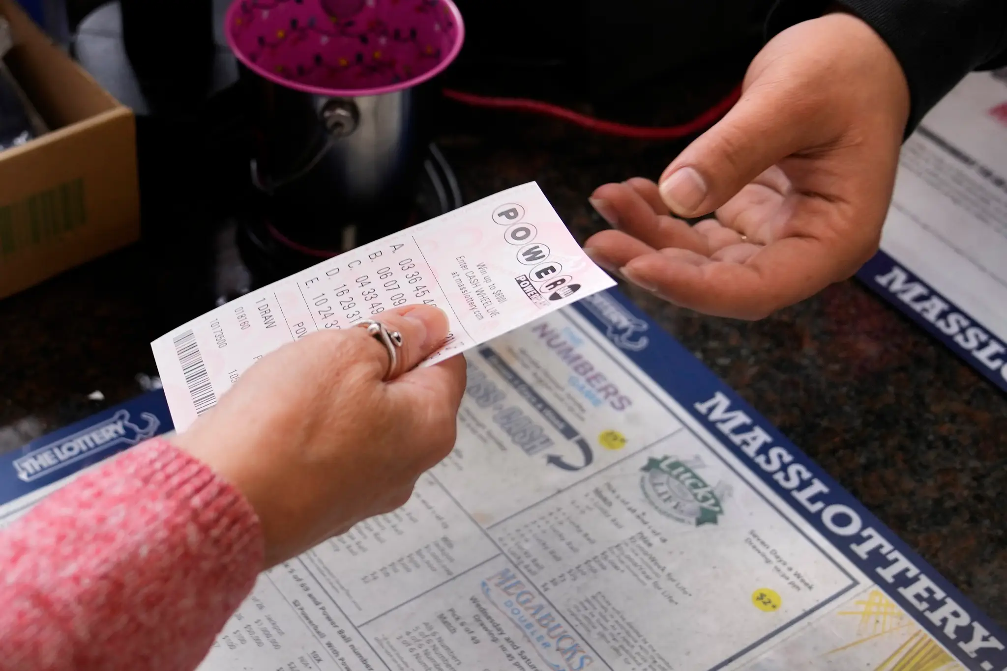 Jackpot v lotérii Powerball dosiahol 975 miliónov dolárov.
