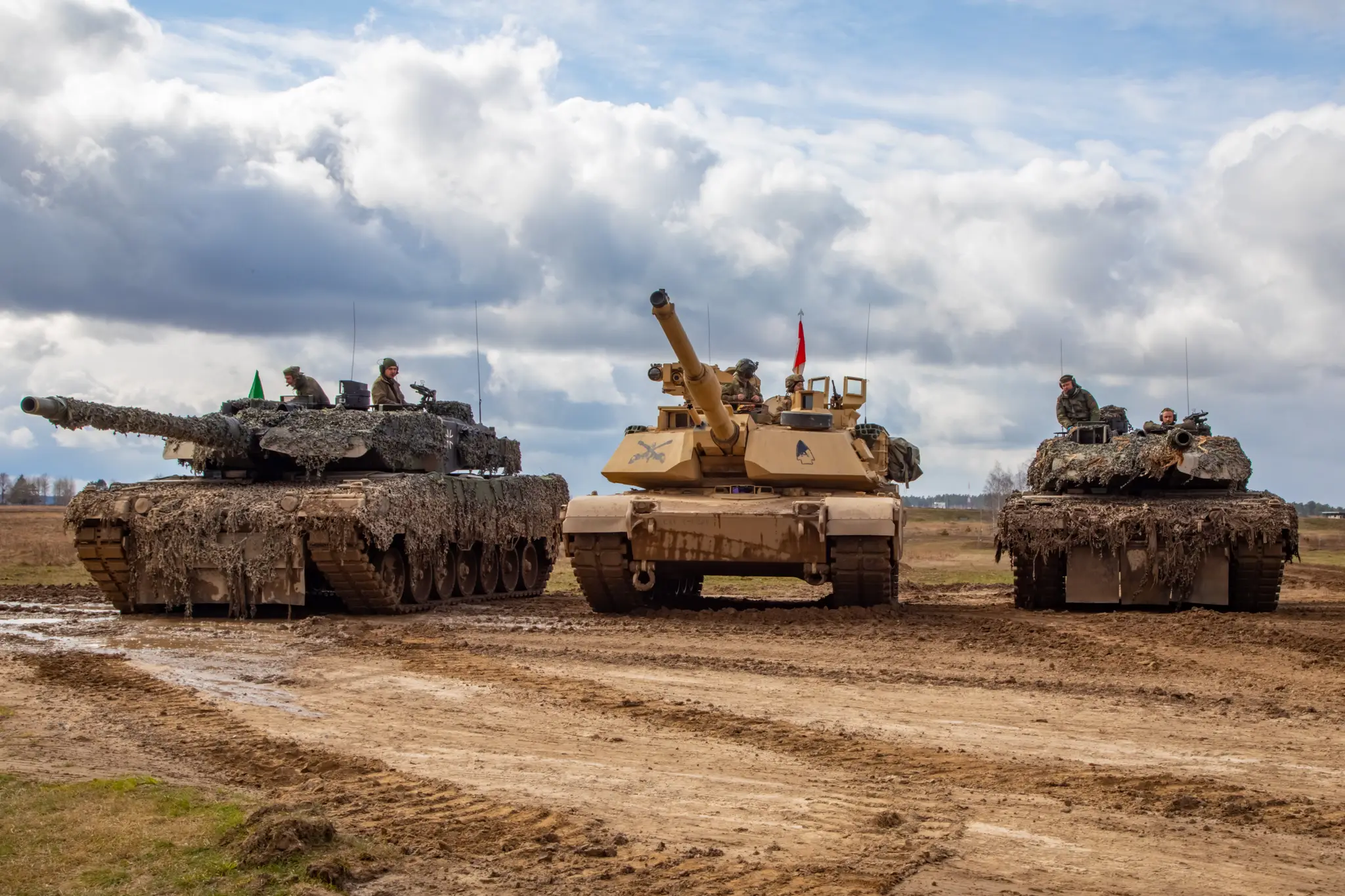 Tank Abrams medzi Leopardami 2 
