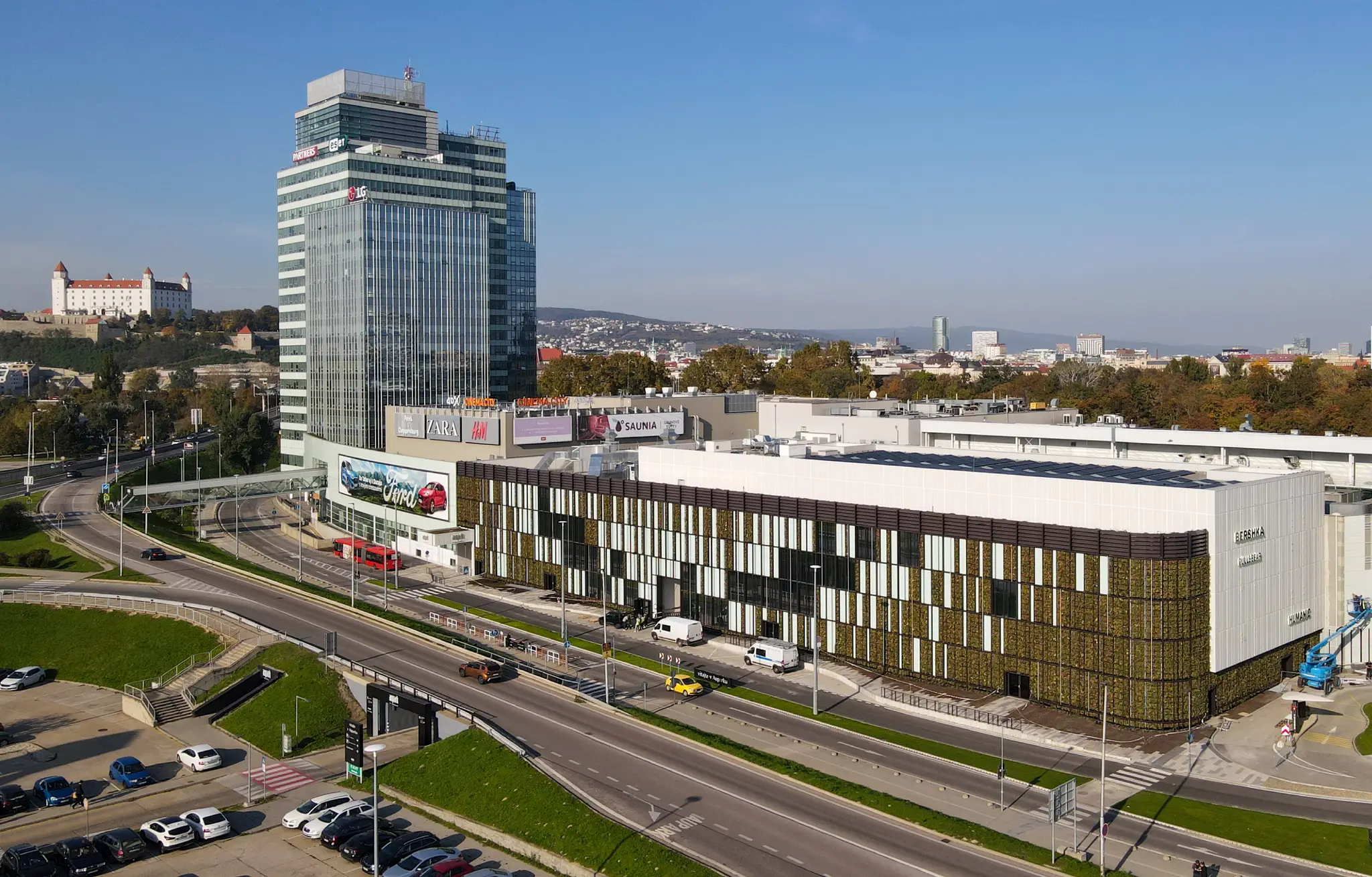 Nová časť nákupného centra Aupark