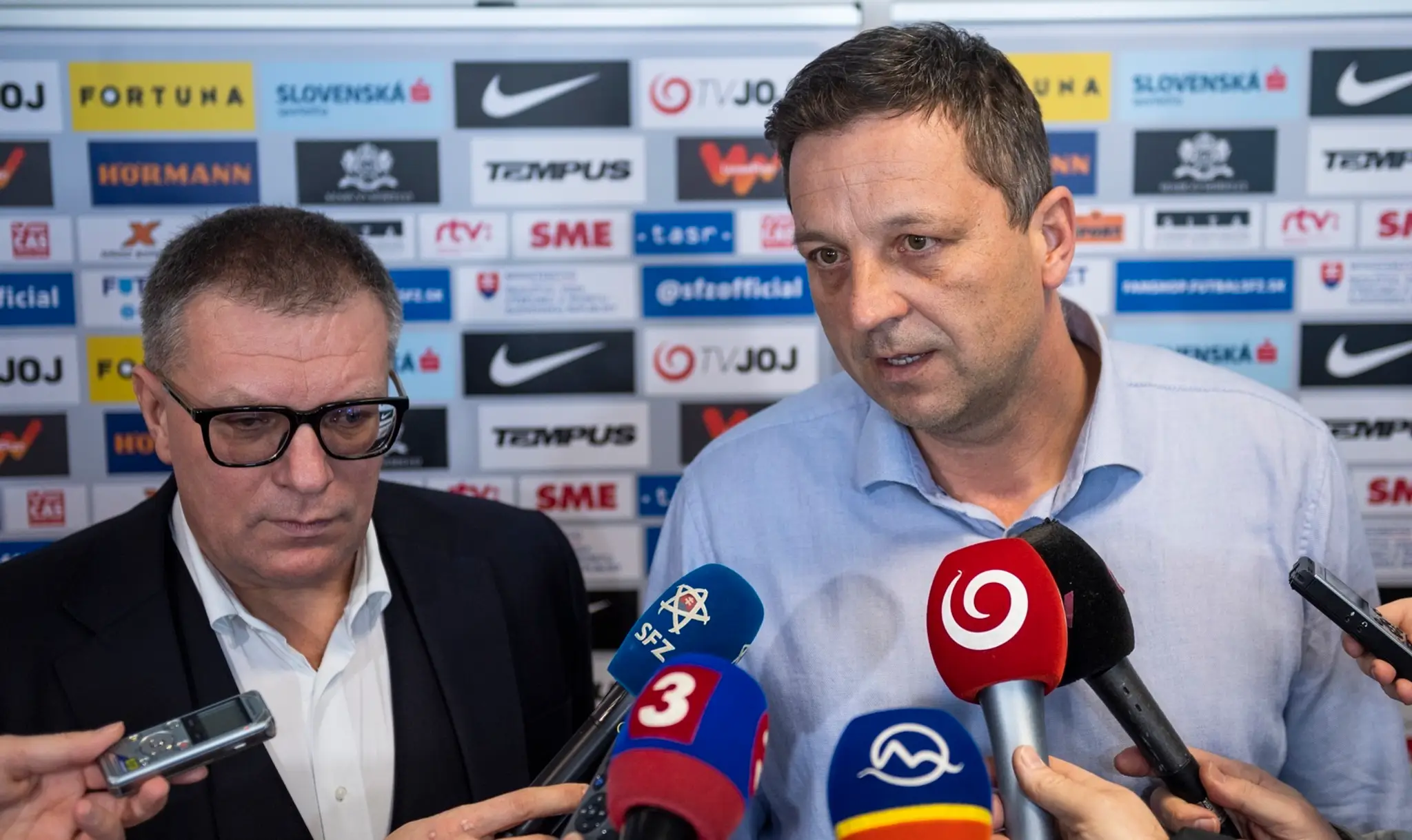 Slovenská tenistka Anna Karolína Schmiedlová sa teší z víťazstva 6:2, 6:2 nad Bieloruskou Victoriou Azarenkovou.