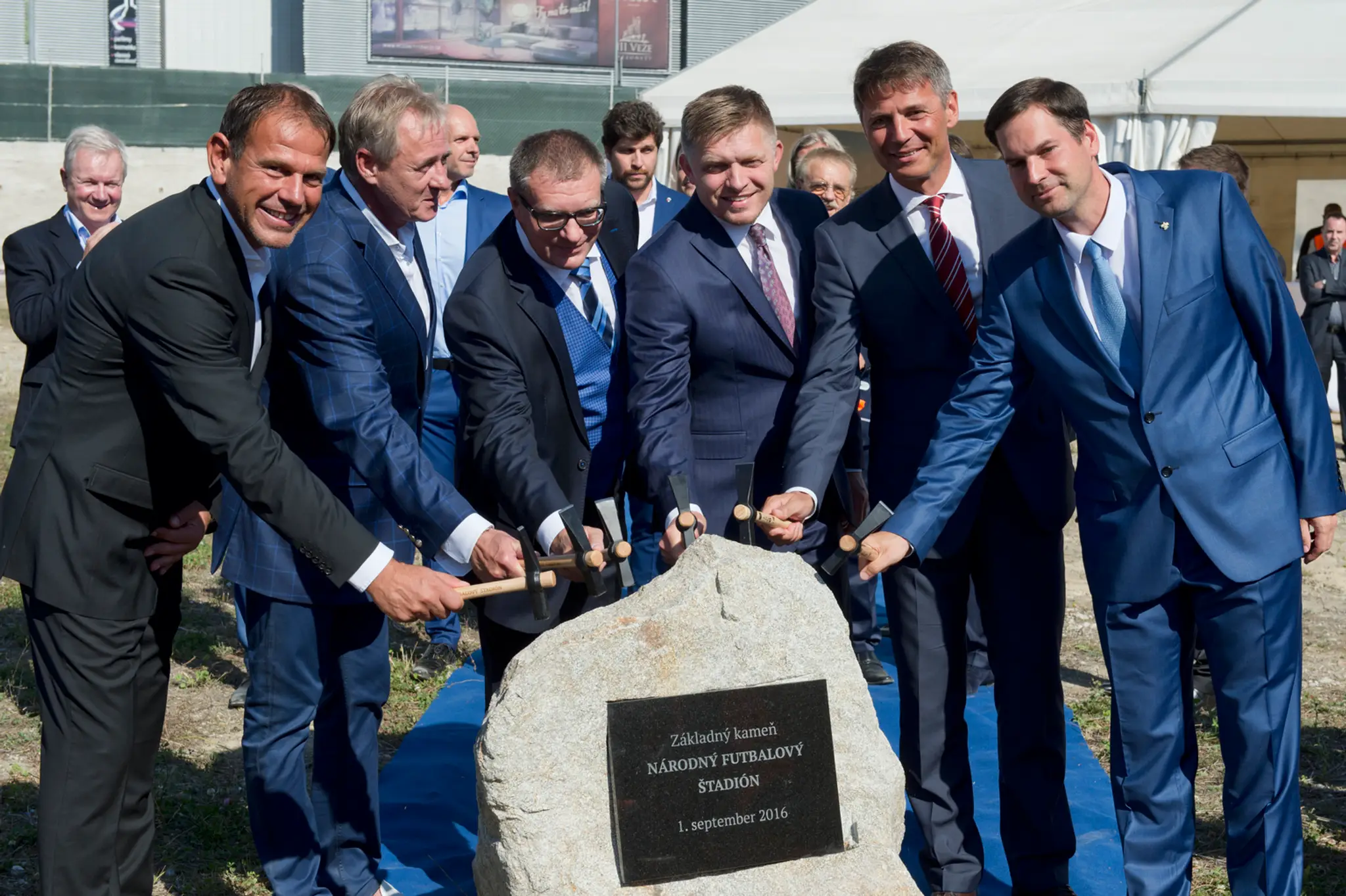 Poklepanie základného kameňa Národného štadióna v Bratislave.