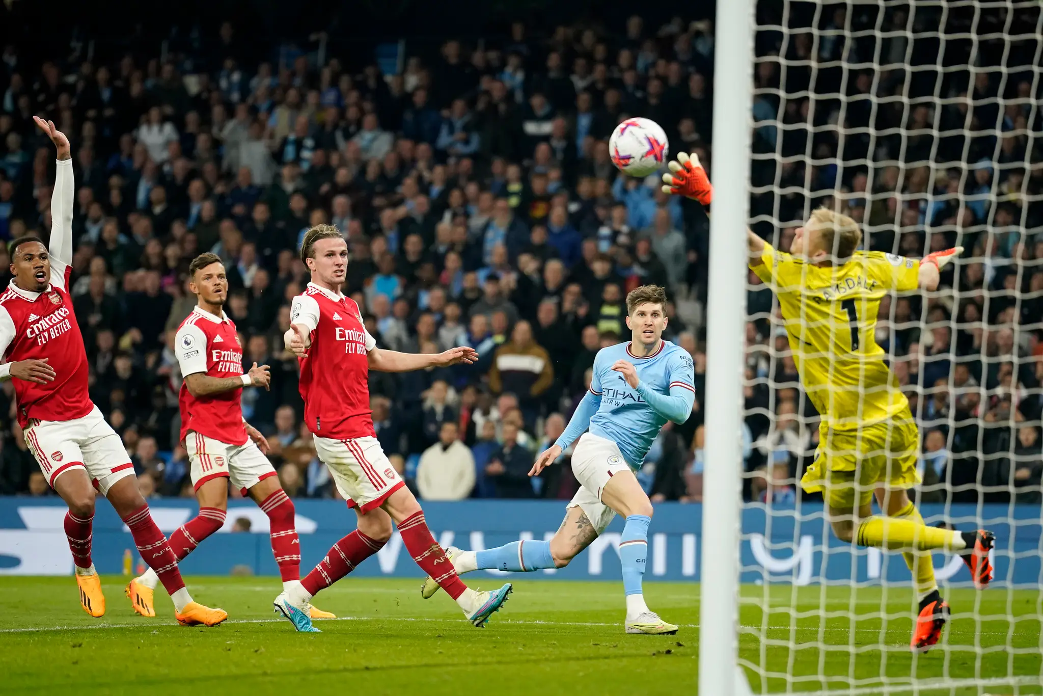 John Stones strieľa druhý gól pre City v zápase s Arsenalom