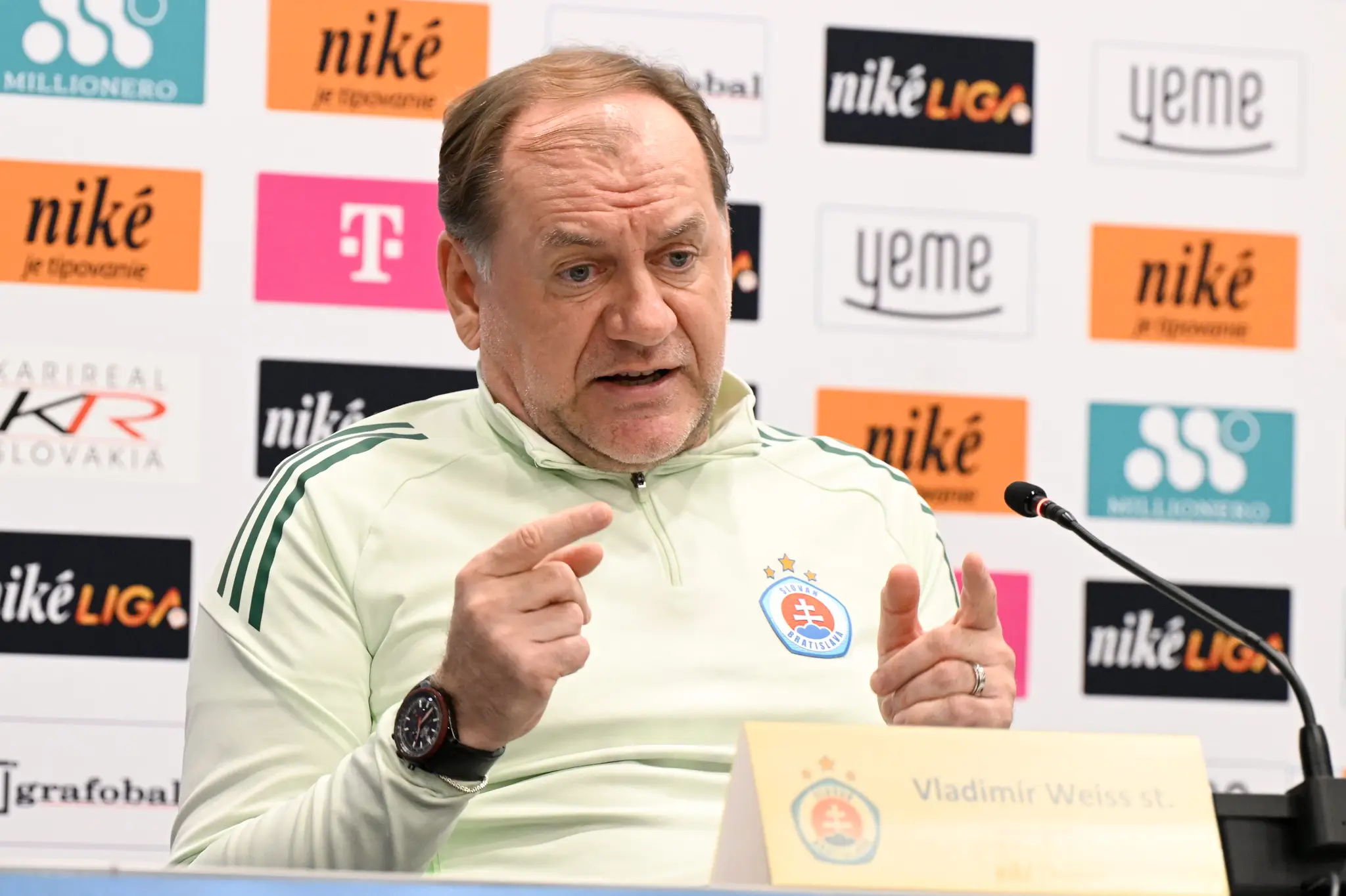 Na snímke tréner ŠK Slovan Bratislava Vladimír Weis st.