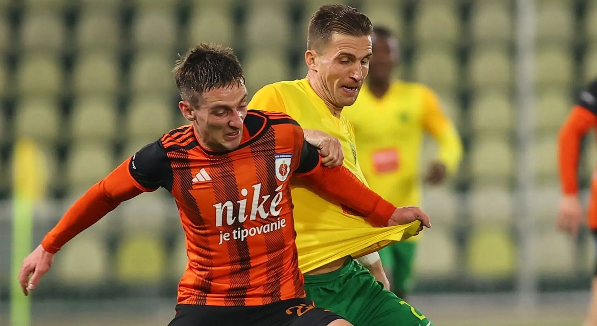Peter Pekarík nastúpil v Ružomberku s kapitánskou páskou.