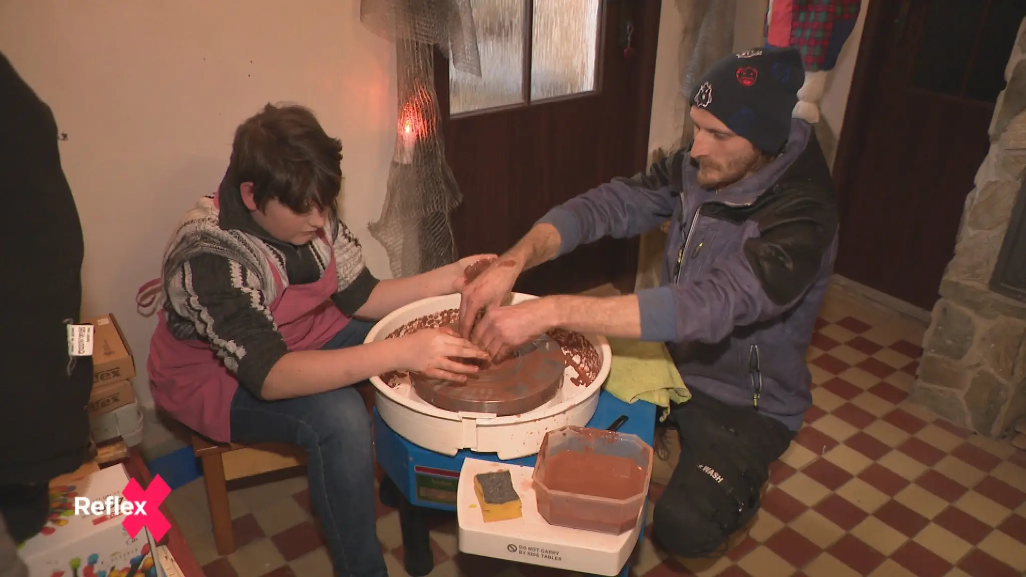Na tri deti zostal sám, žijú veľmi skromne