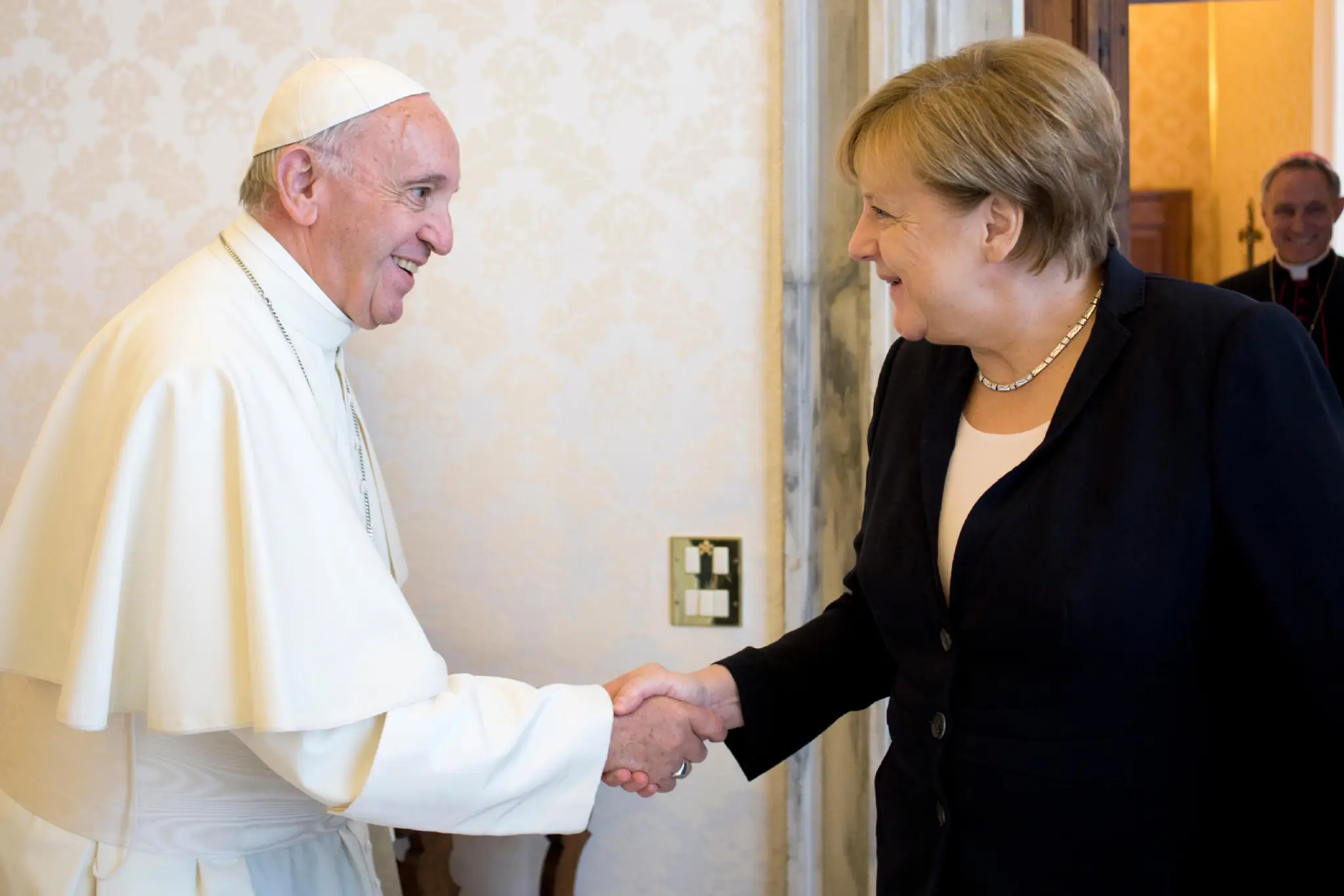 Pápež František a Angela Merkelová.