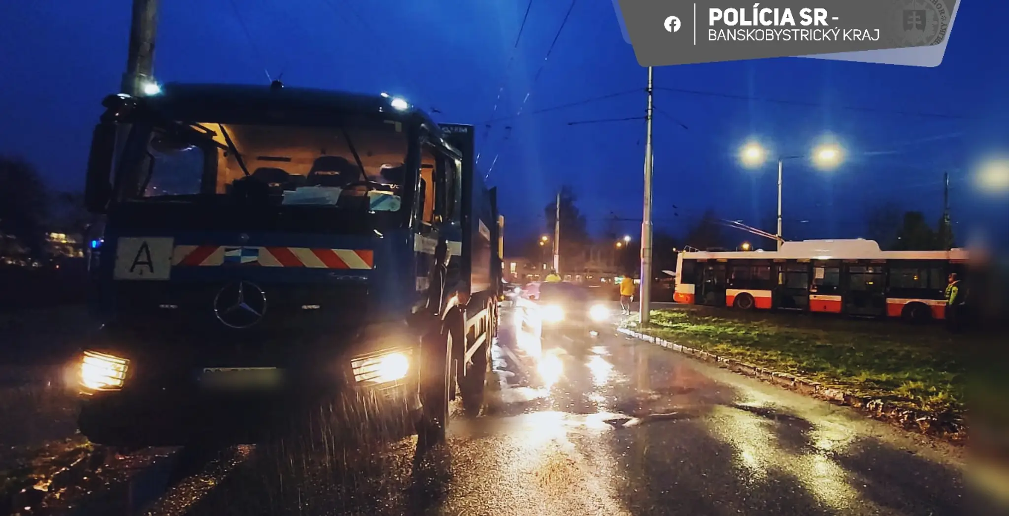 Pri nehode trolejbusu v Banskej Bystrici sa zranilo sedem ľudí