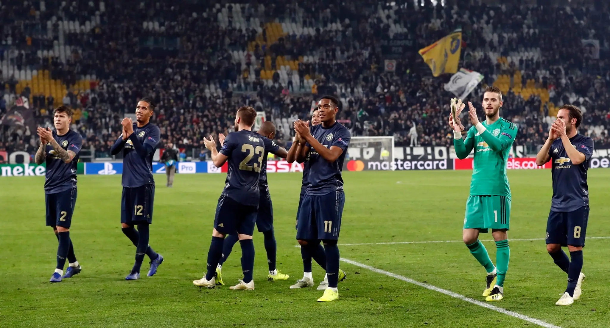 Radosť hráčov Manchesteru United po triumfe v dueli LM na pôde Juventusu.