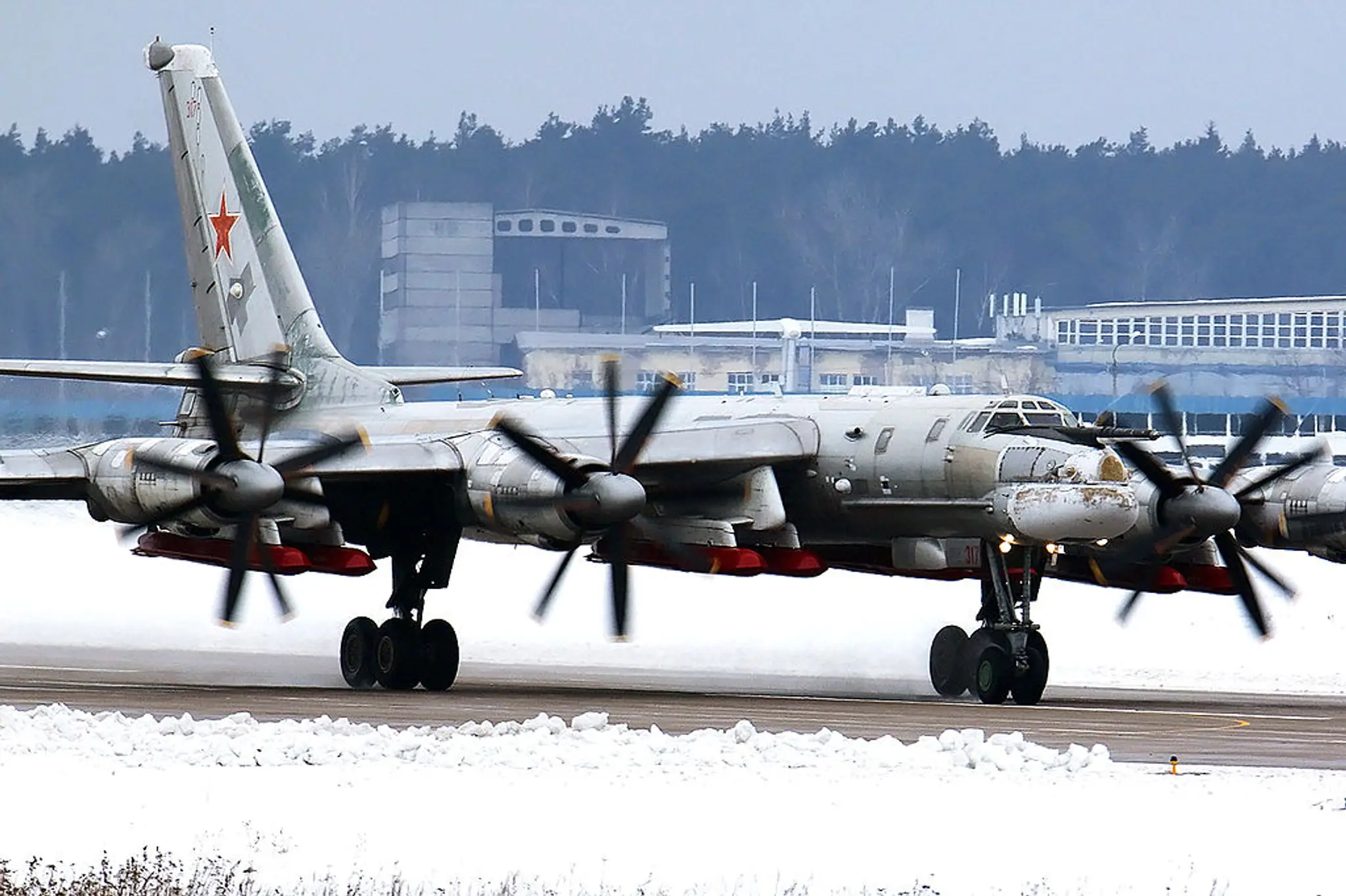 Tupolev Tu-95 so strelou CH-101