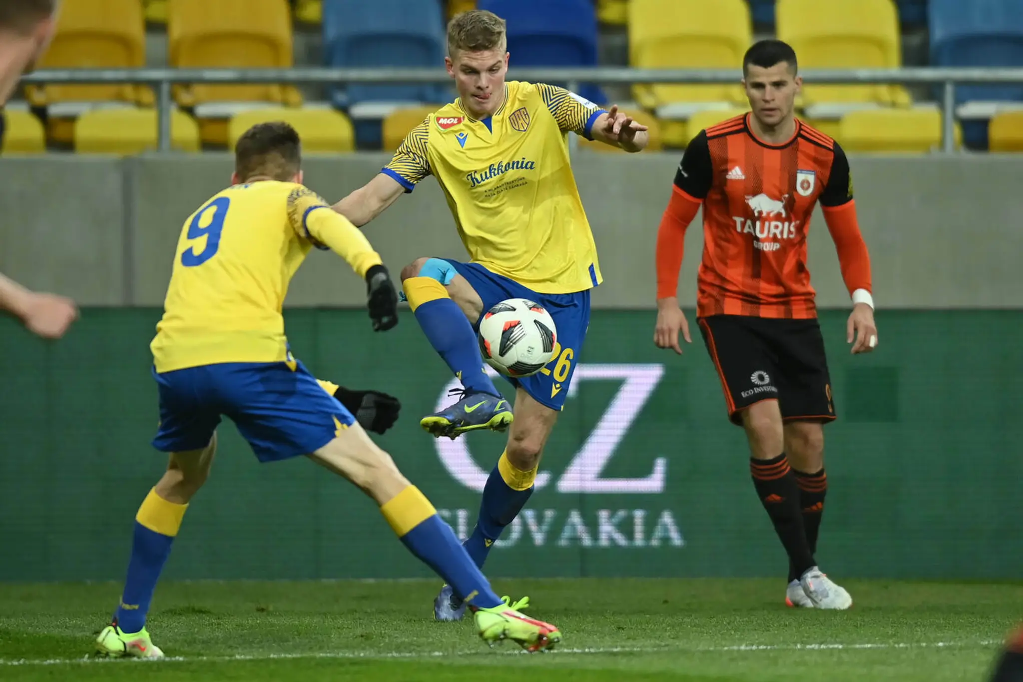 János Hahn, András Schäfer (obaja DAC) v zápase Fortuna ligy proti Ružomberku.
