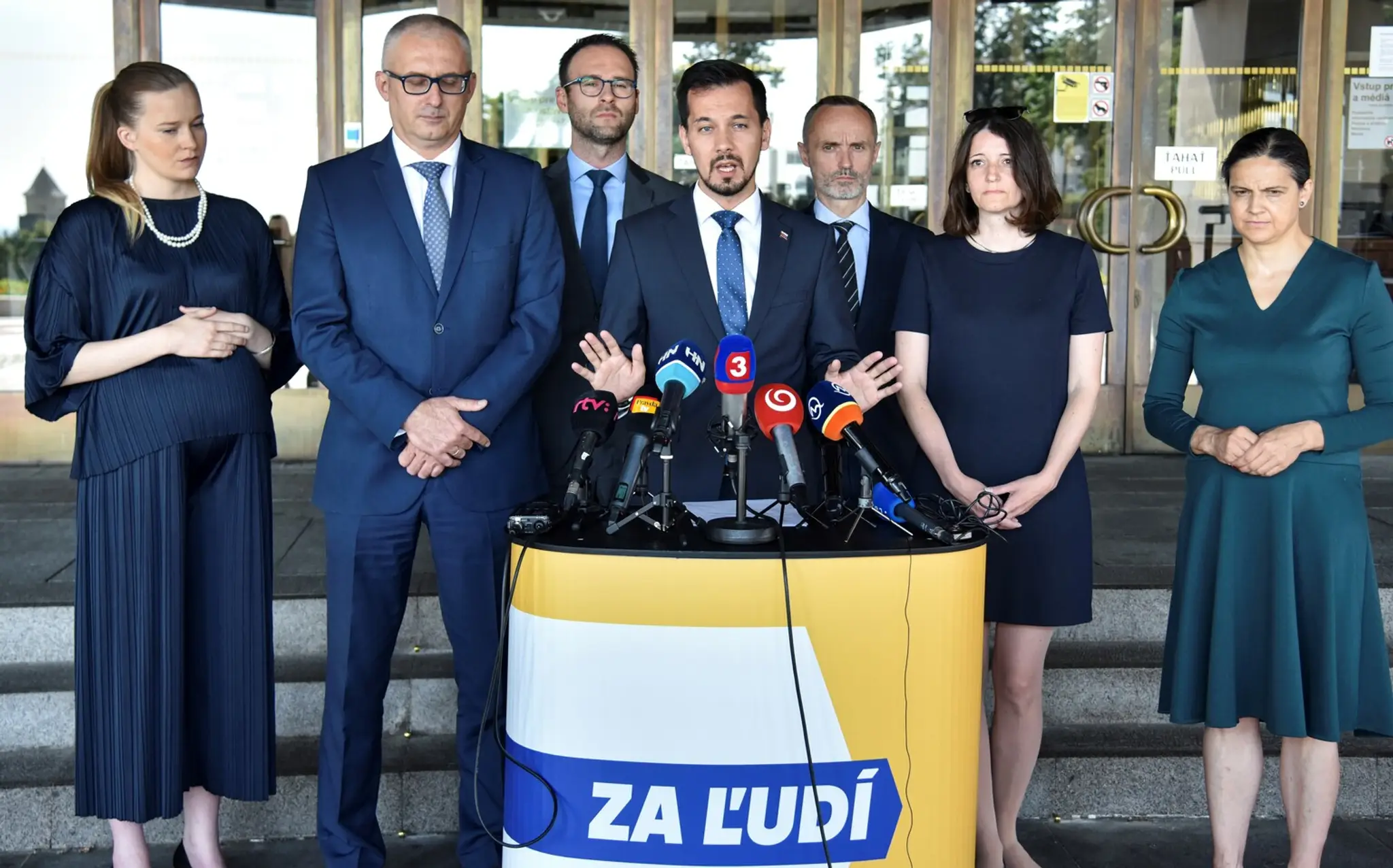 Predseda vlády SR Igor Matovič (vľavo) a minister zdravotníctva SR Marek Krajčí.