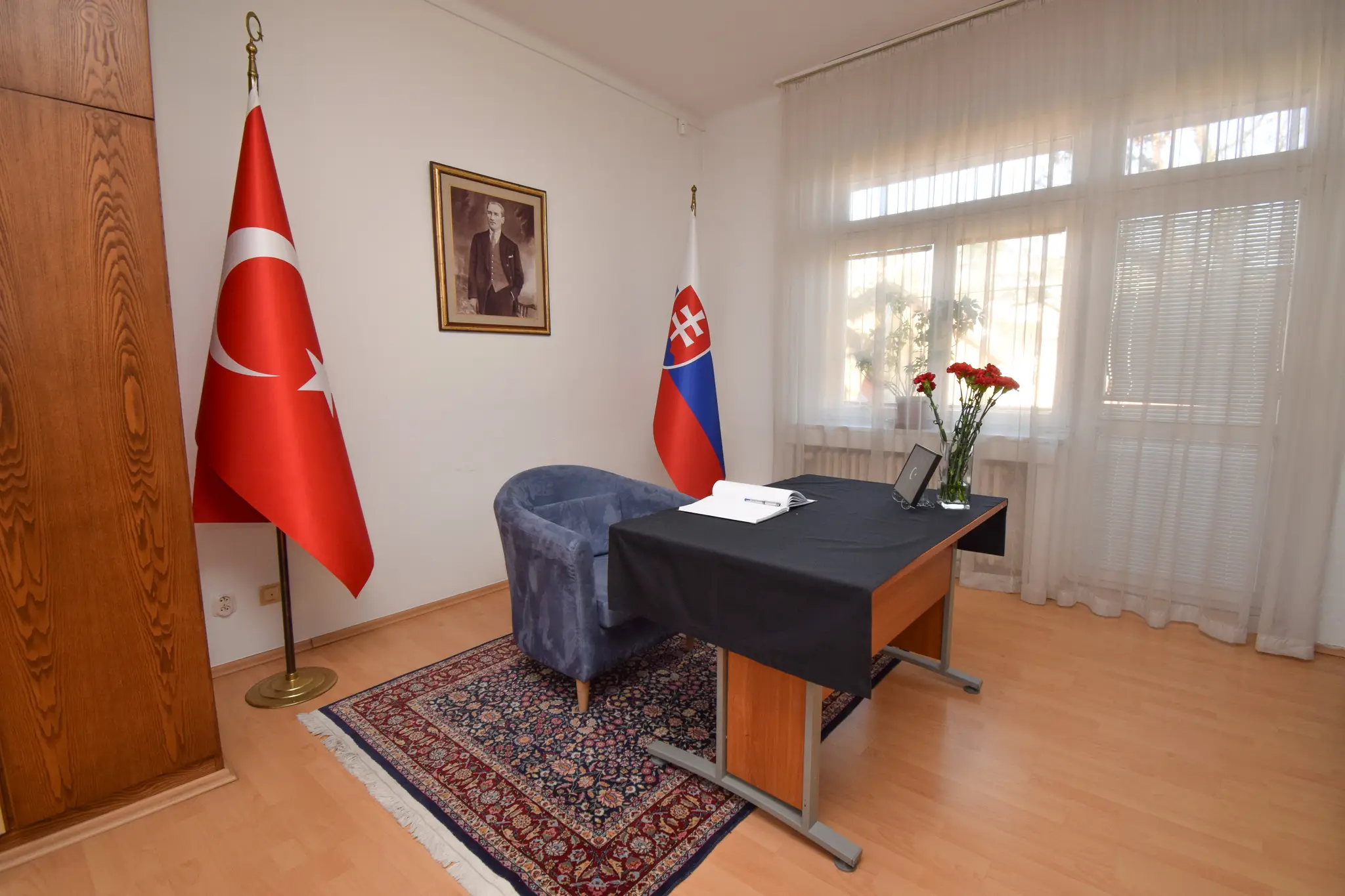 Kondolenčná kniha na Veľvyslanectve Tureckej republiky.