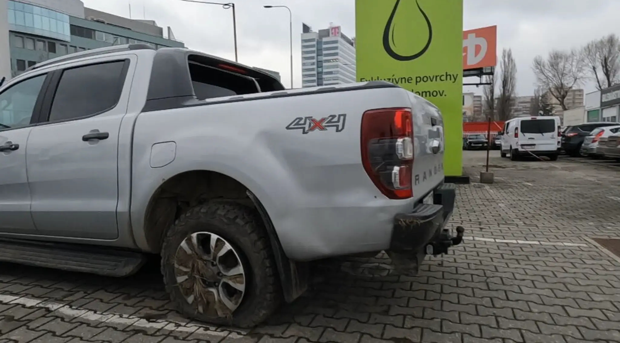 Ford Ranger, na ktorom mal nehodu štátny tajomník Kuffa.