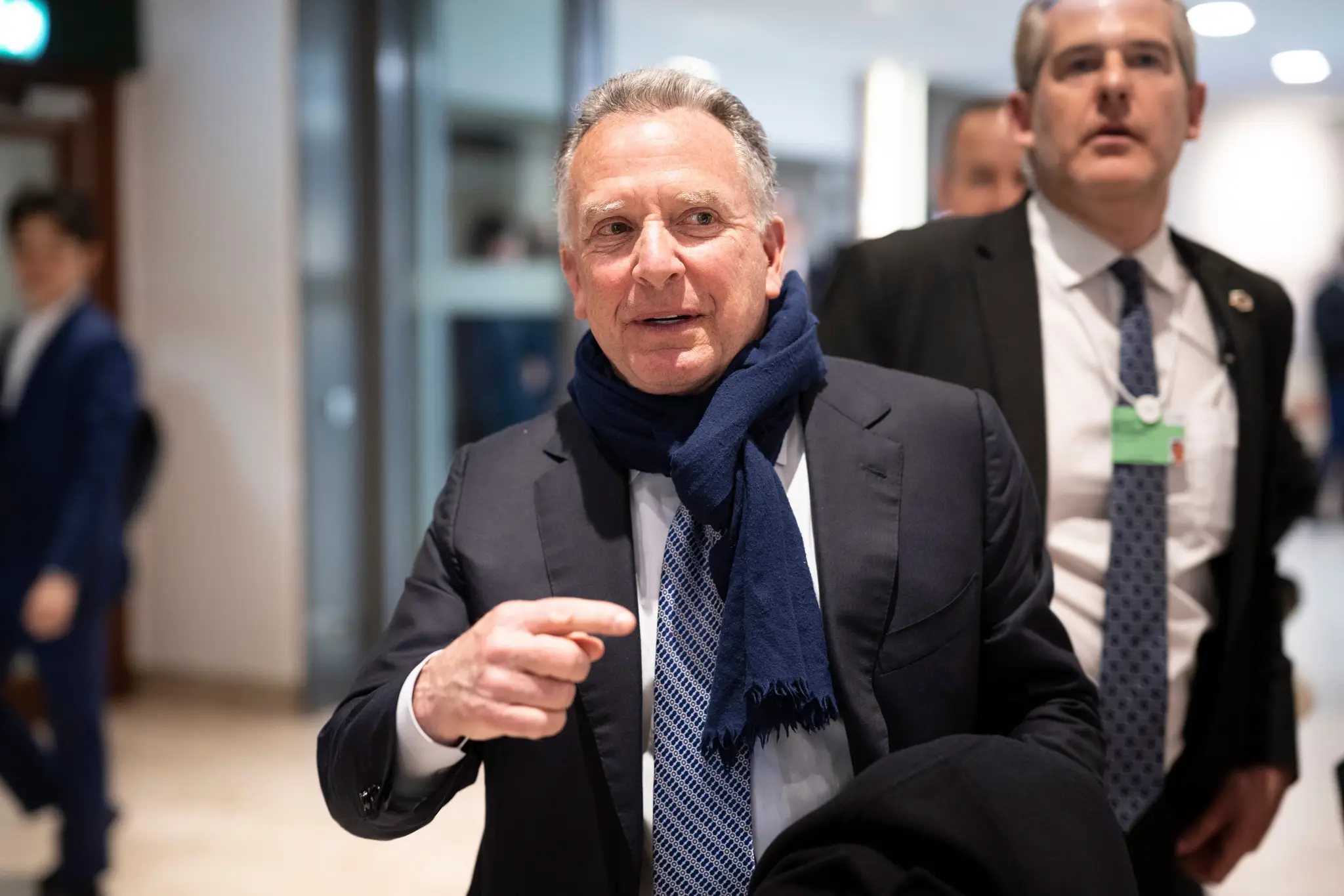 Steve Witkoff kráča po chodbách počas 56. výročného zasadnutia Svetového ekonomického fóra (WEF) v Davose.