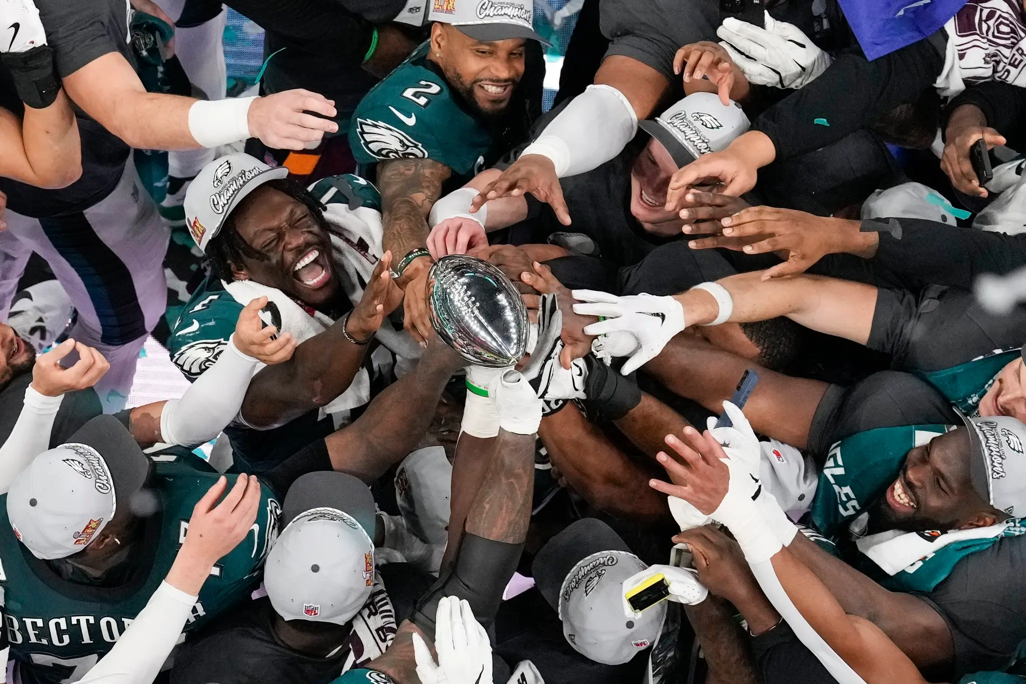 Na snímke hráči Philadelphia Eagles po tom, čo vyhrali futbalový zápas NFL Super Bowl 59 proti Kansas City Chiefs.