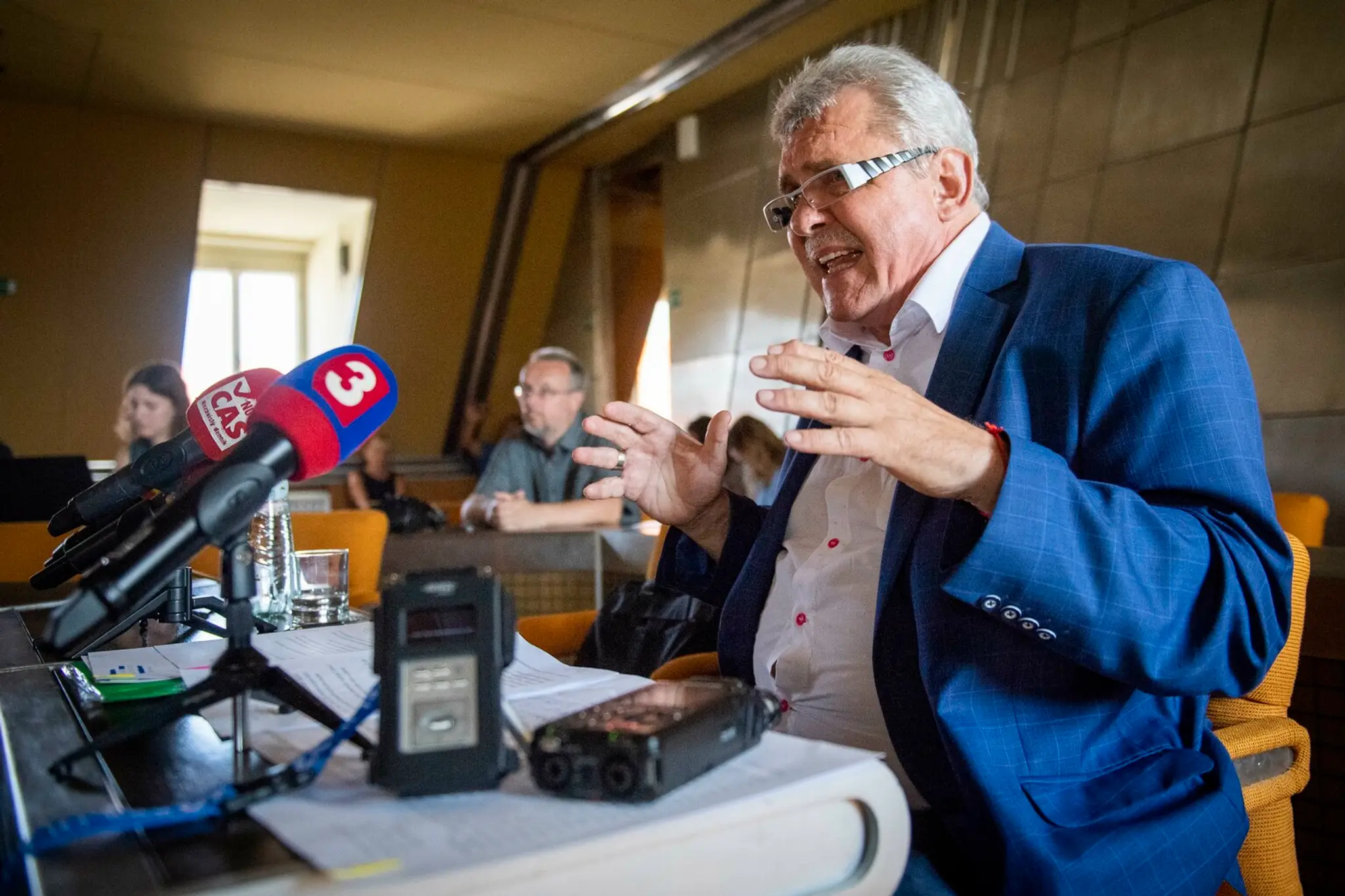 Poslanec Peter Marček pred Zahraničným výborom NR SR 