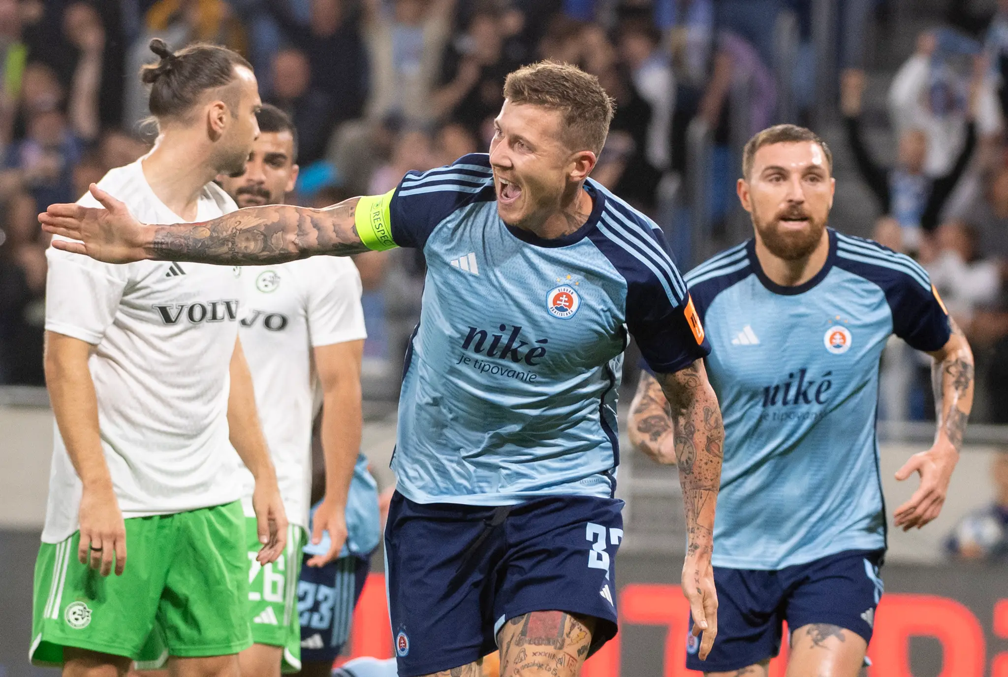 Juraj Kucka oslavuje vyrovnávajúci gól proti Maccabi Haifa