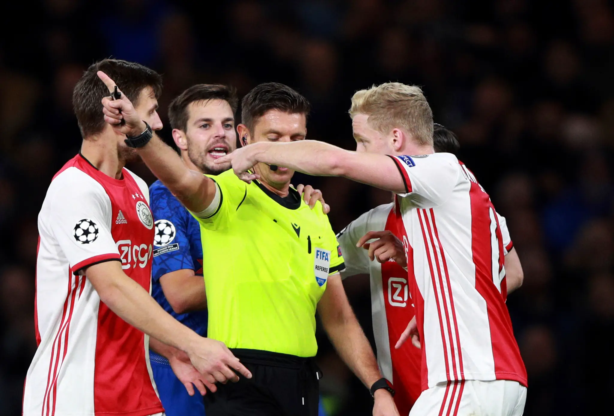 Kouč Ajaxu Amsterdam Erik ten Hag v dueli LM na pôde Chelsea.