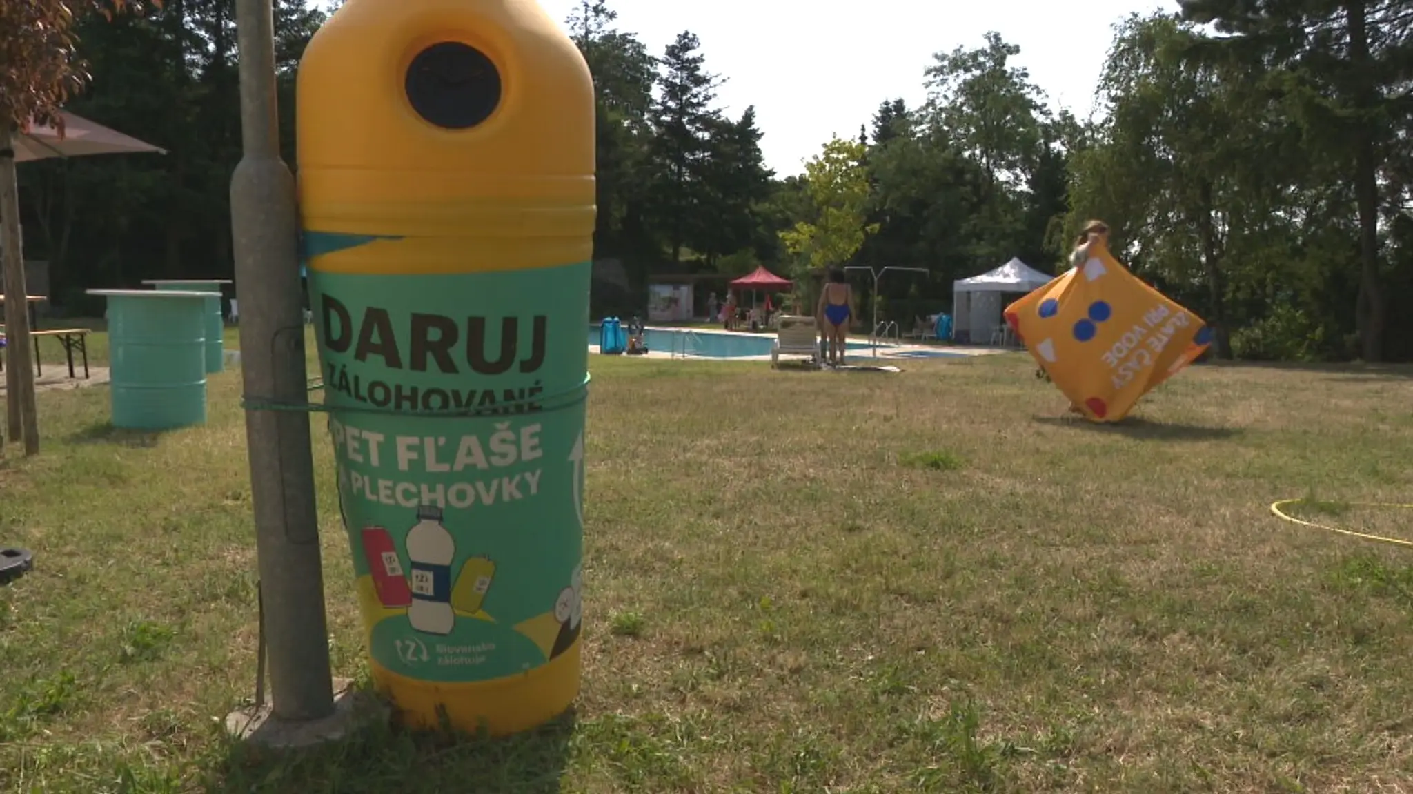 Zálohovanými fľašami môžete podporiť kúpalisko. 