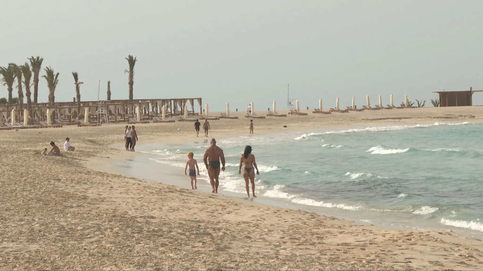 Biela pláž v egyptskom letovisku Marsa Matrouh.