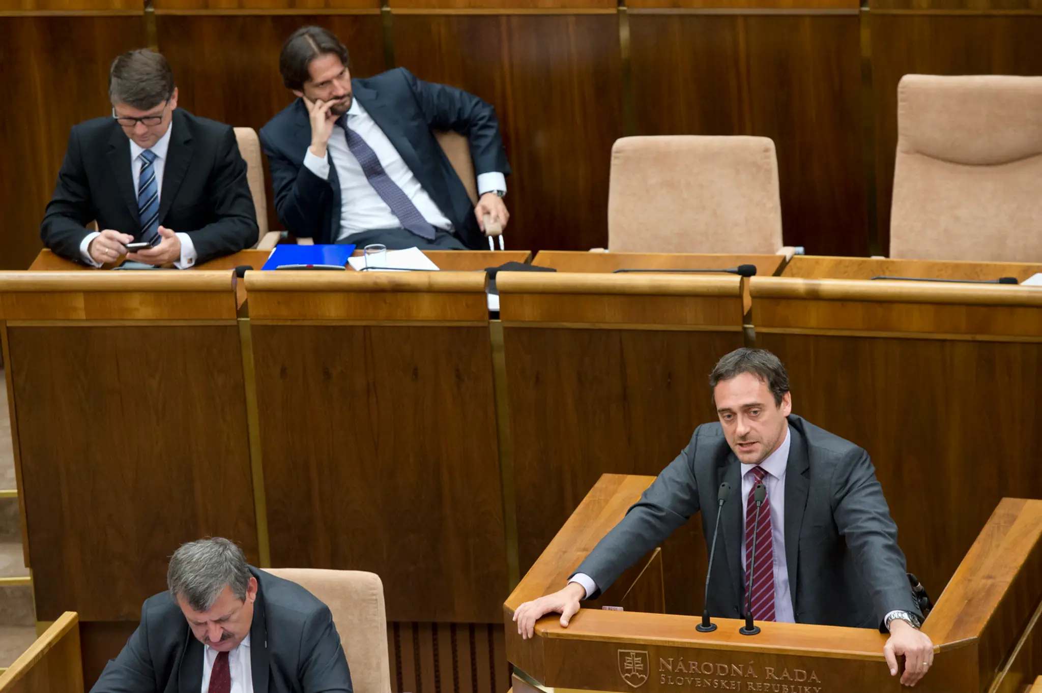 Minister vnútra Robert Kaliňák sa zodpovedá poslancom, opozícia ho chce odvolať 