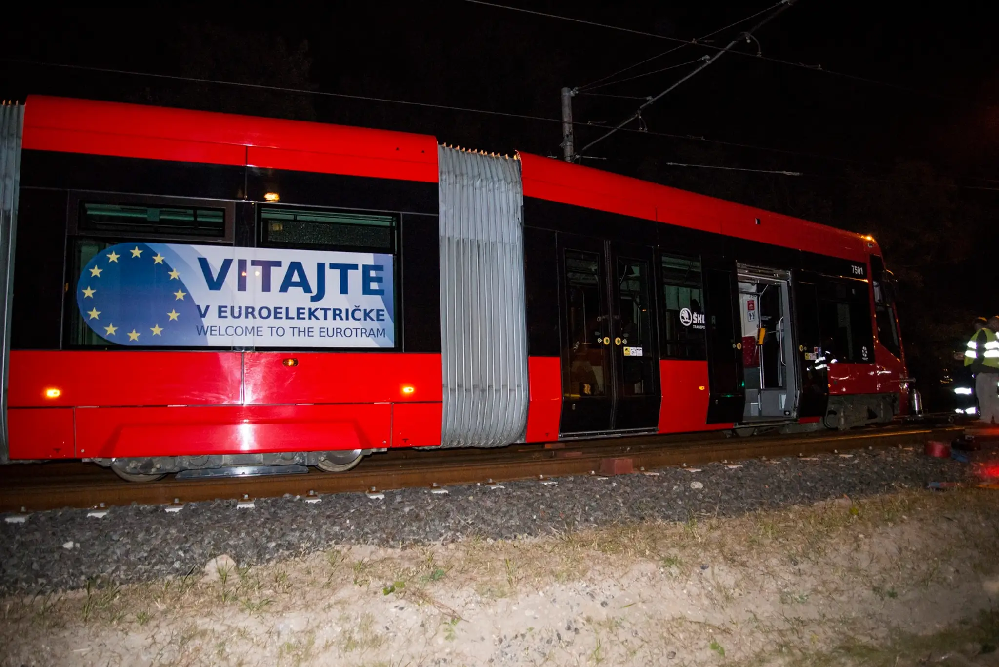V Petržalke sa vykoľajila električka