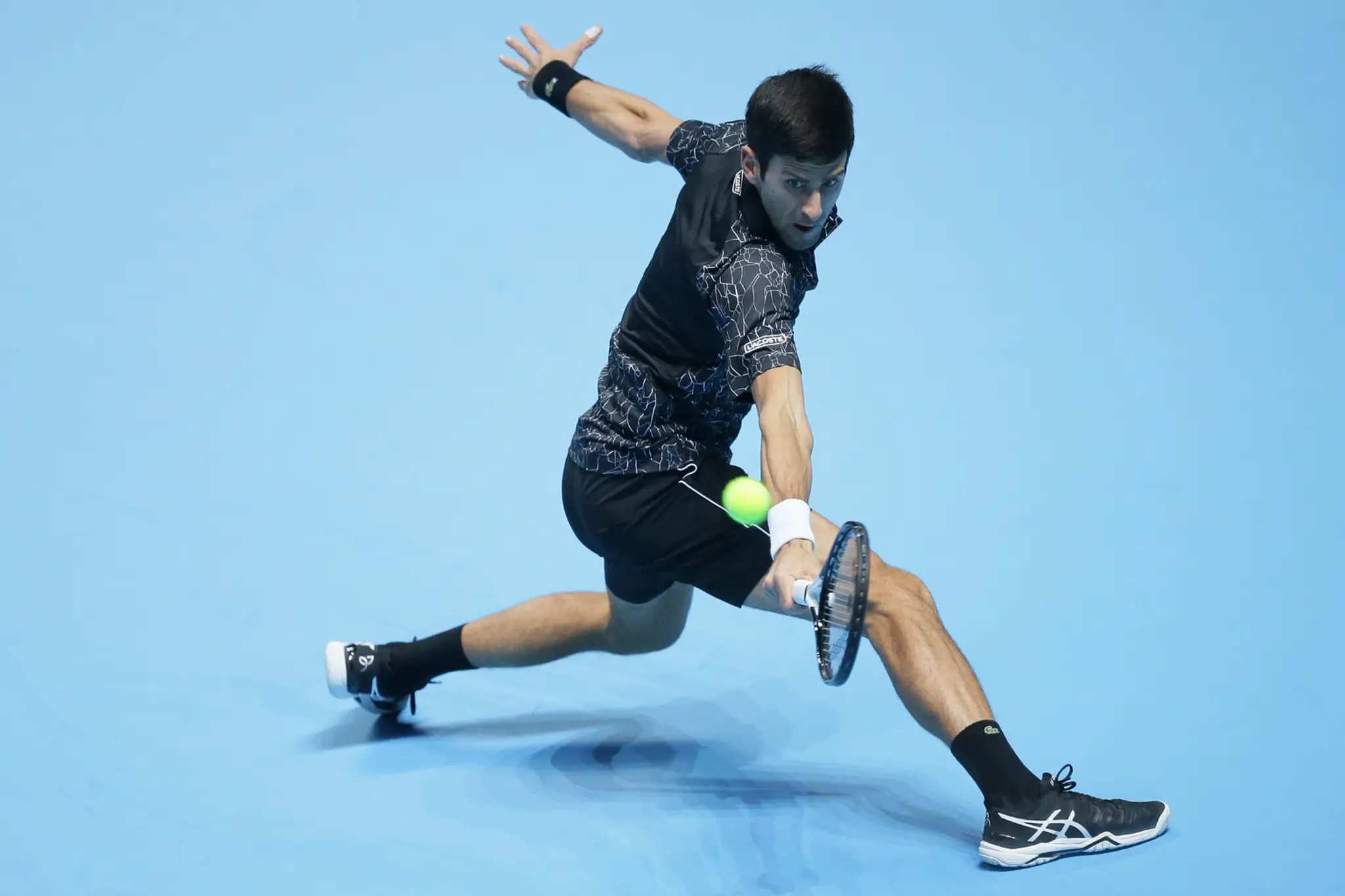 Novak Djokovič počas semifinále Turnaja majstrov proti Kevinovi Andersonovi.