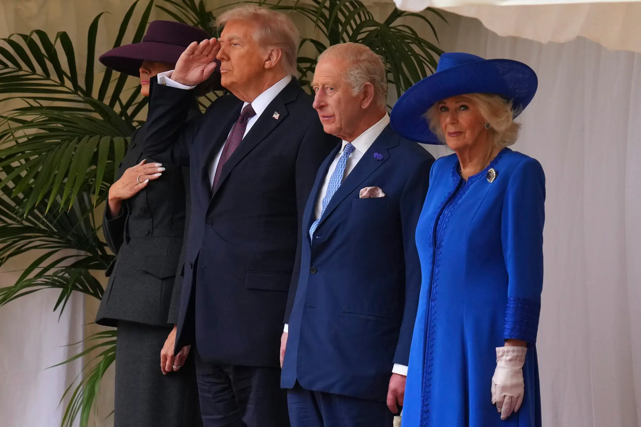Trump priletel na druhú štátnu návštevu Británie. Vo Windsore ho privítal kráľ Karol III.