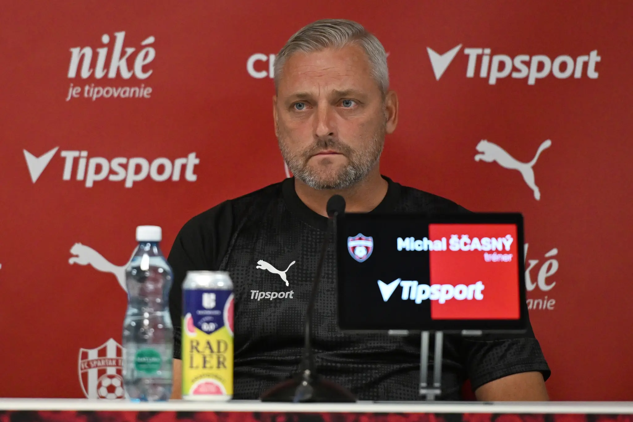 Na snímke tréner Trnavy Michal Ščasný počas tlačovej konferencie