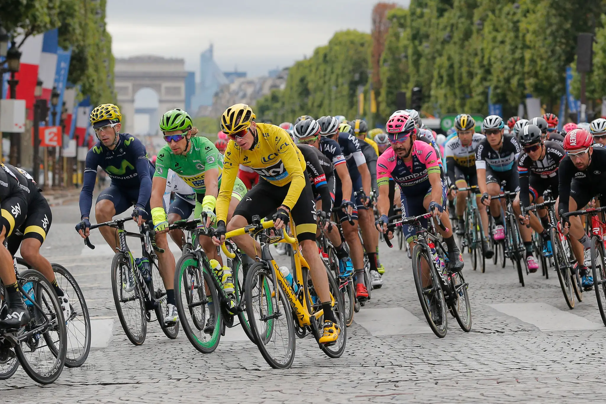 Pelotón spravil v poslednej etape Tour de France 2015 v Paríži desať okruhov.
