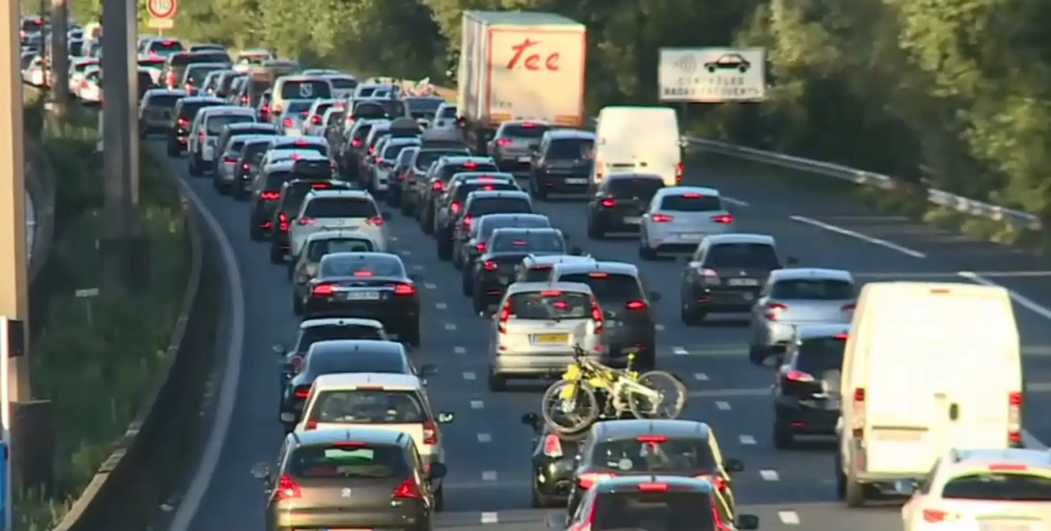Dovolenkárov čakali na cestách kolóny. V Chorvátsku mali 50 kilometrov