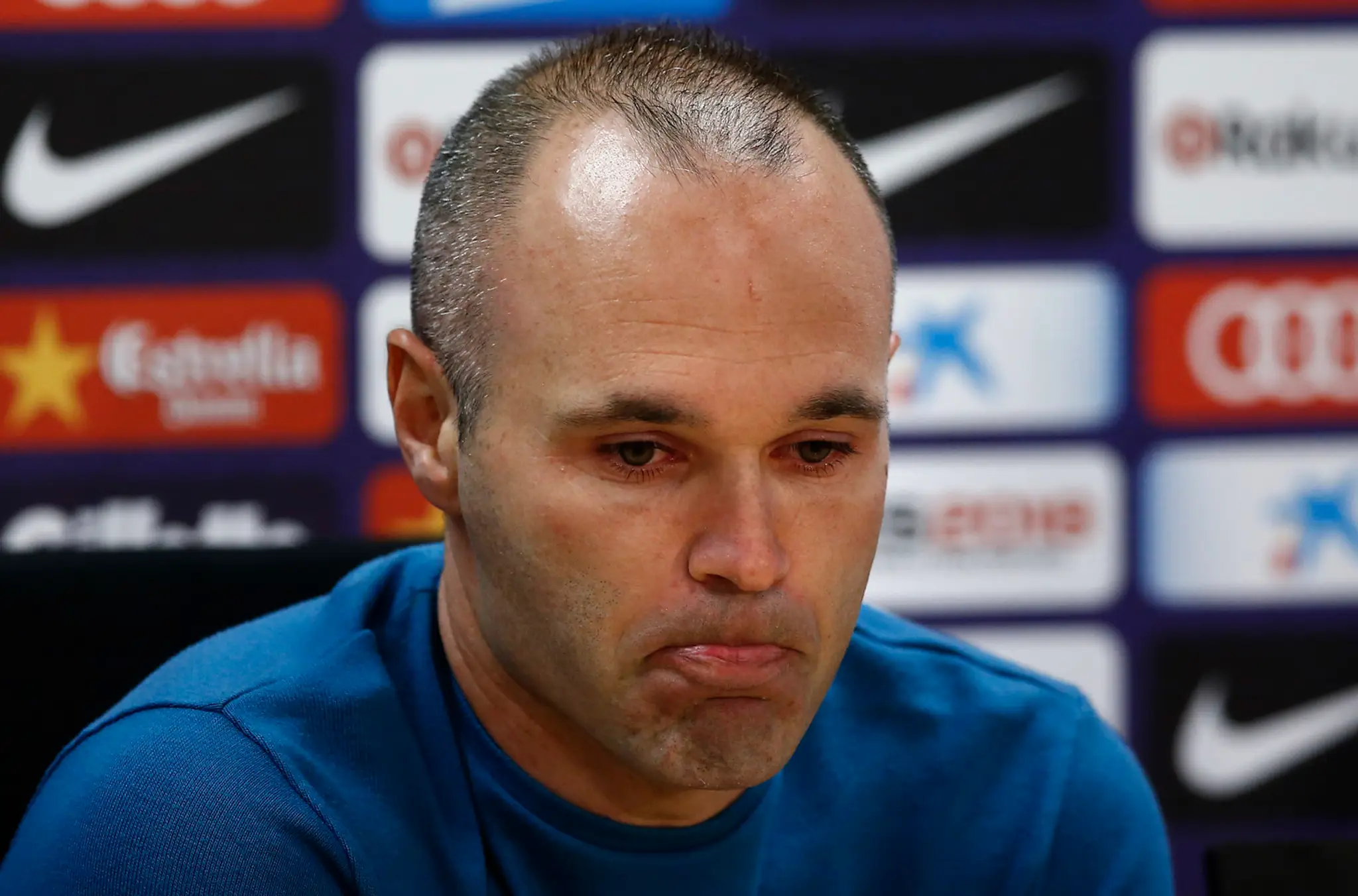 Andrés Iniesta počas emotívnej tlačovej konferencie.