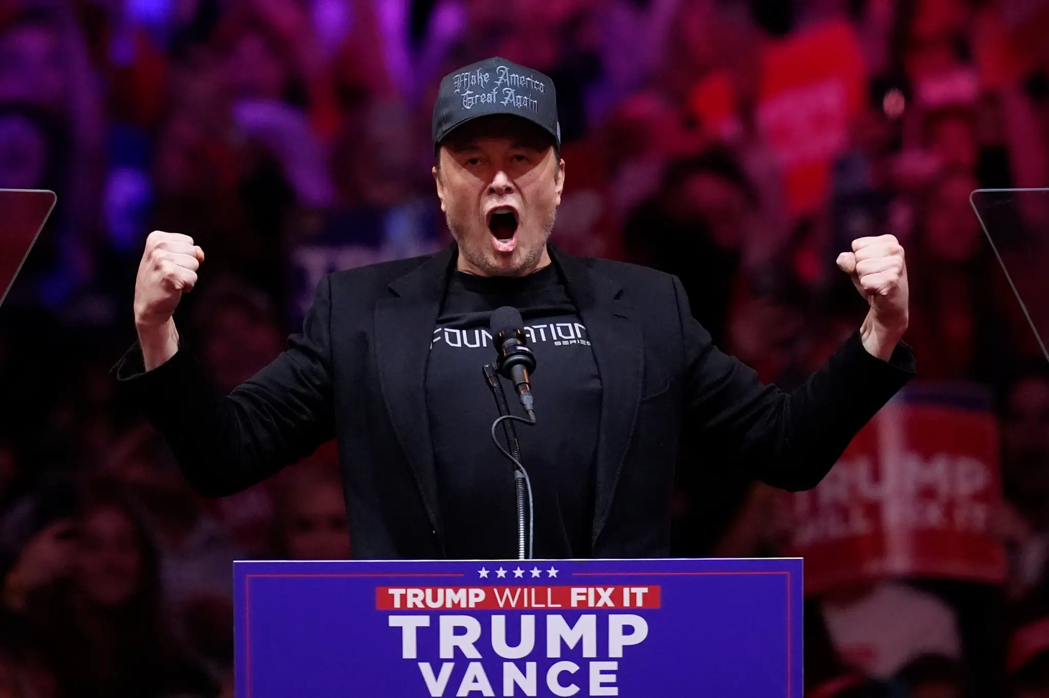 Na snímke Elon Musk na predvolebnom zhromaždení Donalda Trumpa.