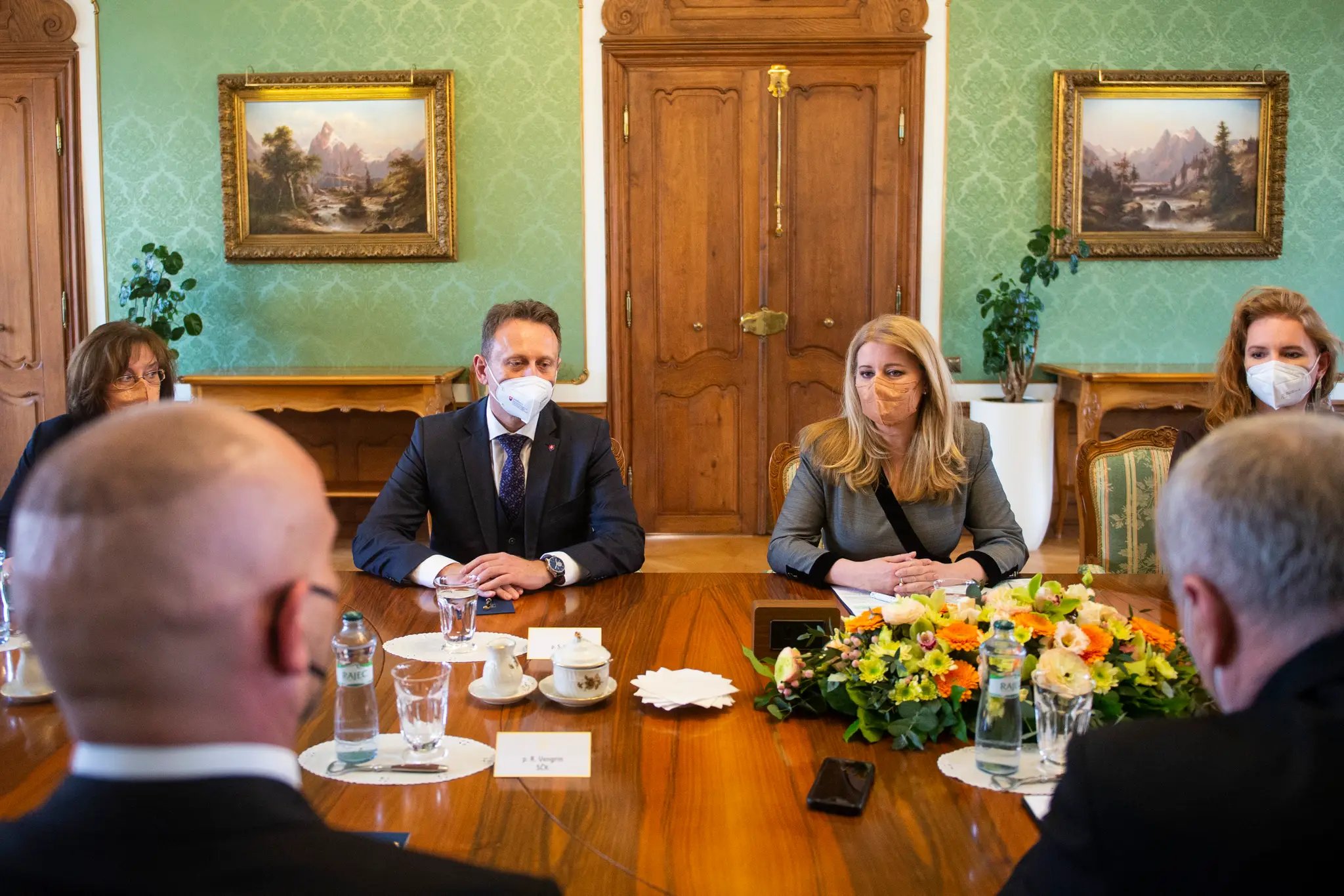 Zuzana Čaputová zorganizovala okrúhly stôl v súvislosti so zdražovaním a jeho nepriaznivými dopadmi na sociálne slabšie skupiny.